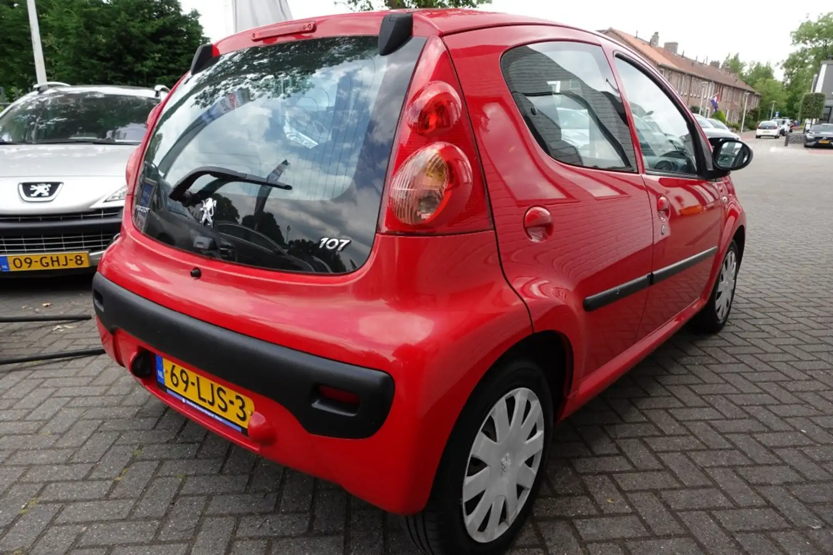 Peugeot 107 1.0-12V XS  5drs GEEN AIRCO !! Rood - 2