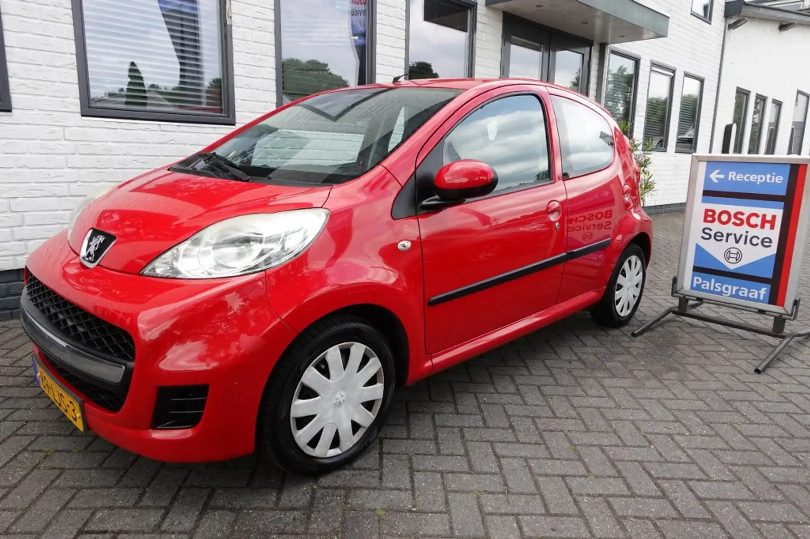 Peugeot 107 1.0-12V XS  5drs GEEN AIRCO !! Rood - 1