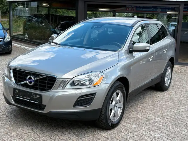 Volvo XC60 view 4