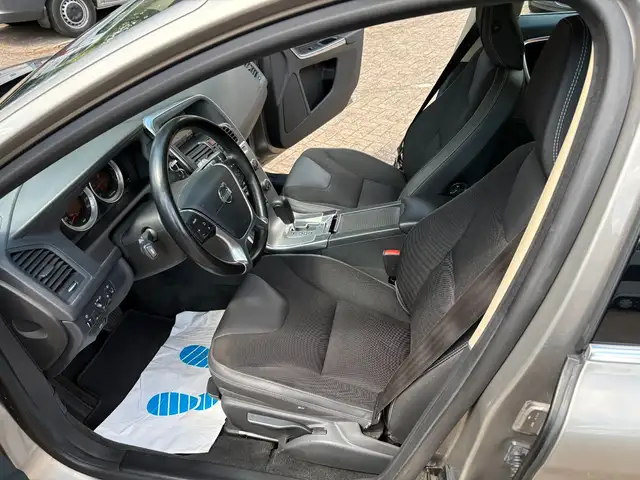 Volvo XC60 view 9