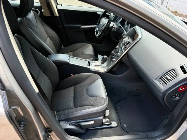 Volvo XC60 view 12