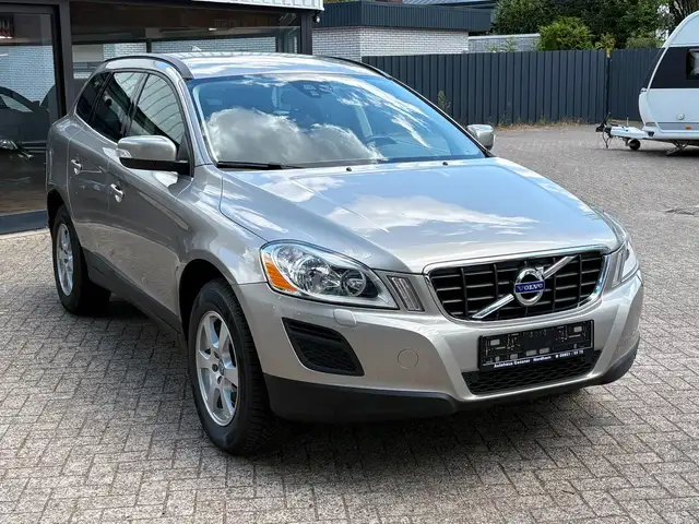 Volvo XC60 view 2