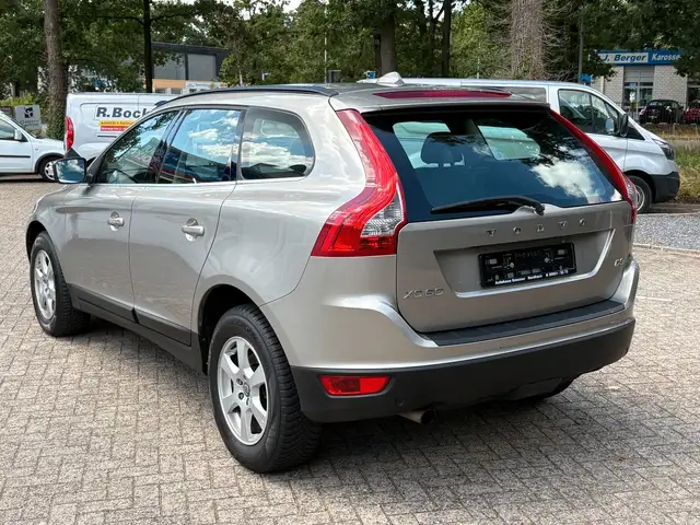 Volvo XC60 view 5