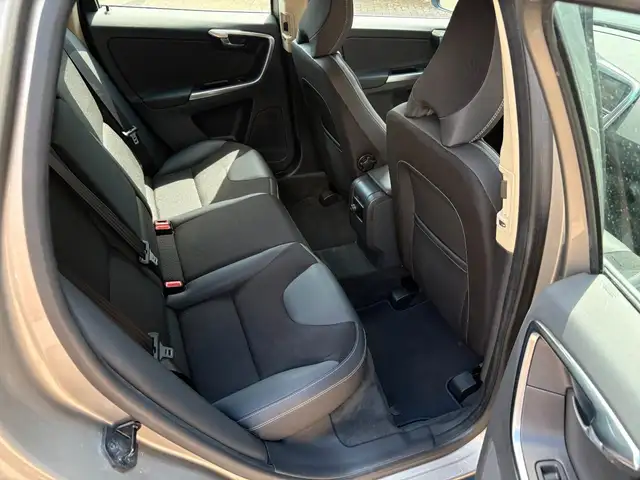 Volvo XC60 view 10
