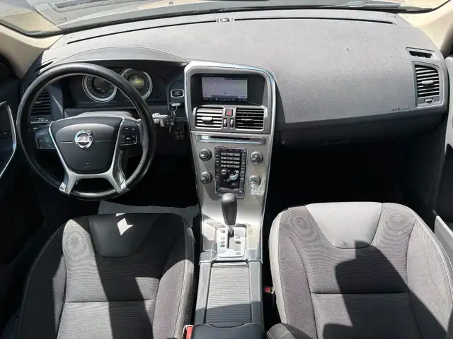 Volvo XC60 view 8