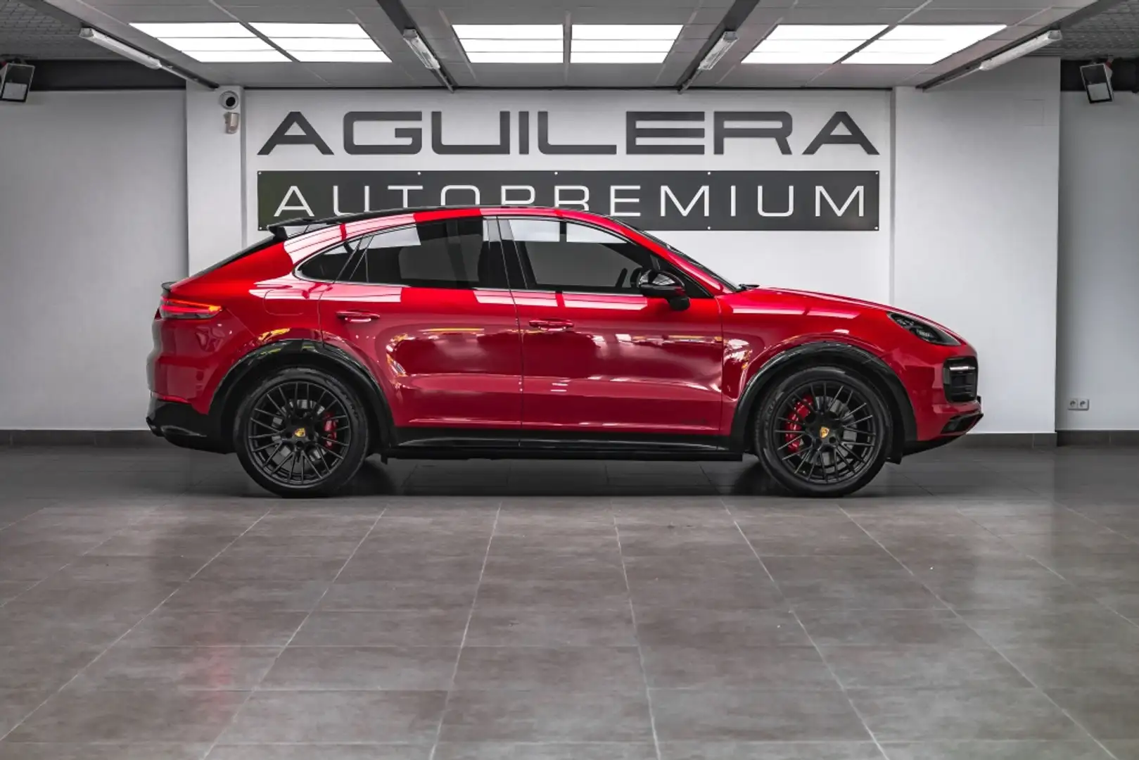 Porsche Cayenne Coupé GTS Rojo - 2