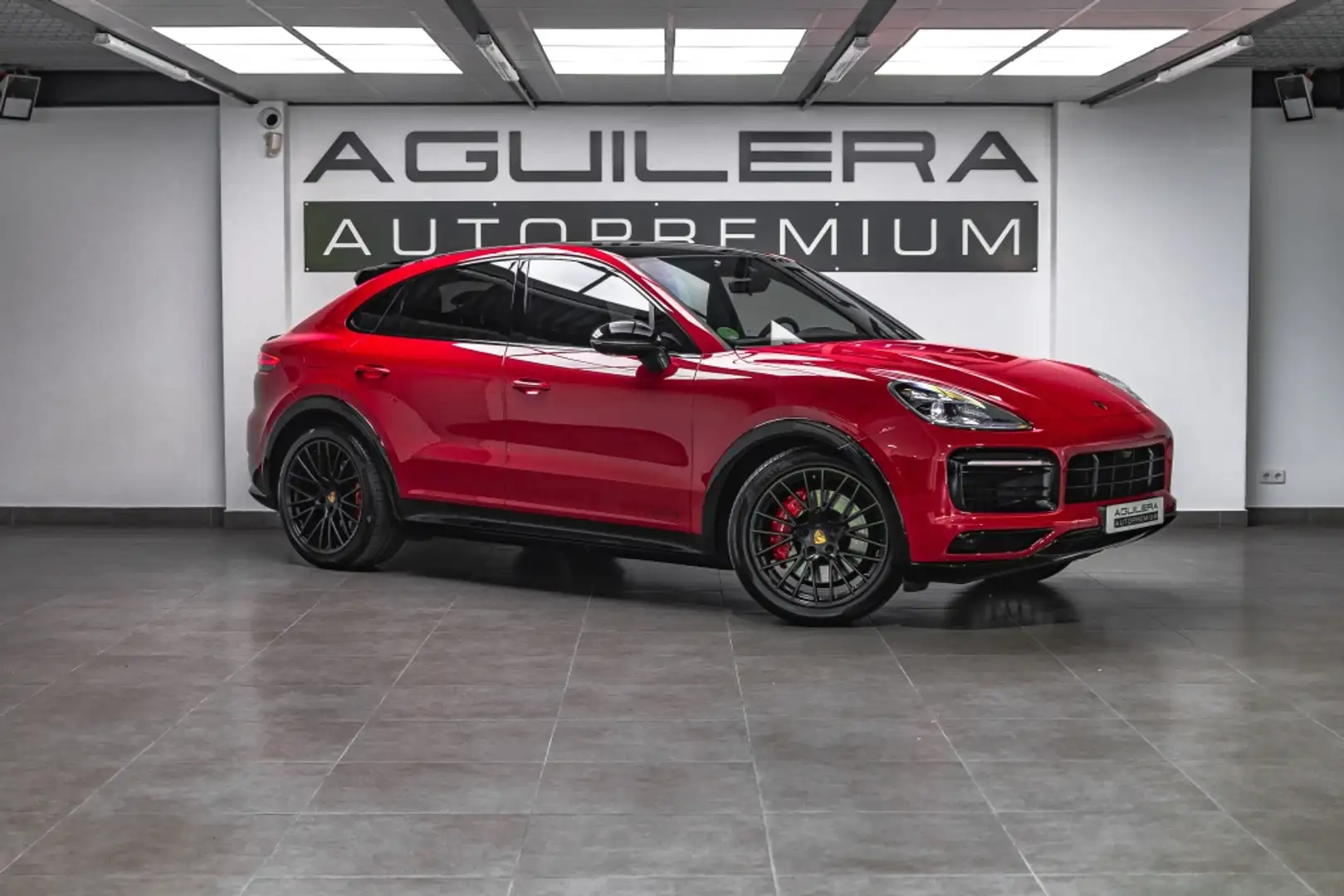 Porsche Cayenne Coupé GTS Rojo - 1