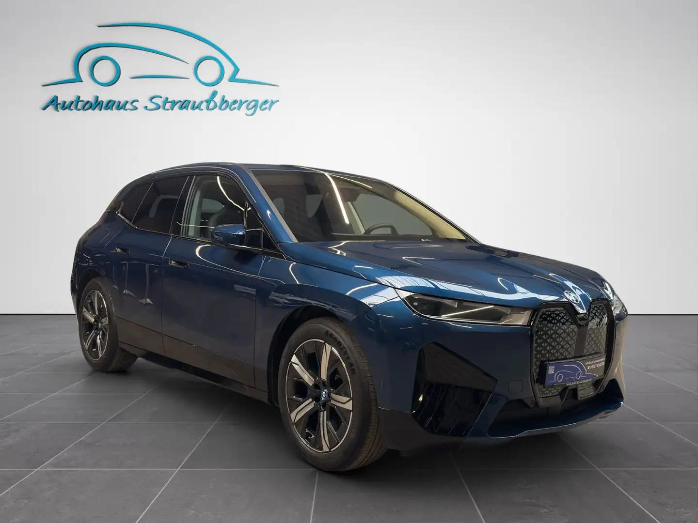 BMW iX 50 xDrive ACC 360° AHK KZU H&K QI LED HuD 4-Z Modrá - 2