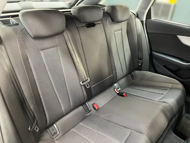 Audi A4 view 9