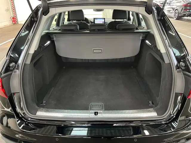 Audi A4 view 11