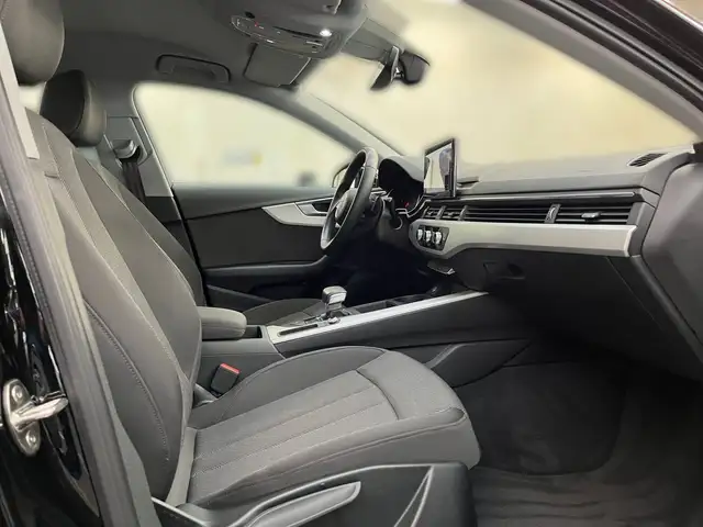 Audi A4 view 10