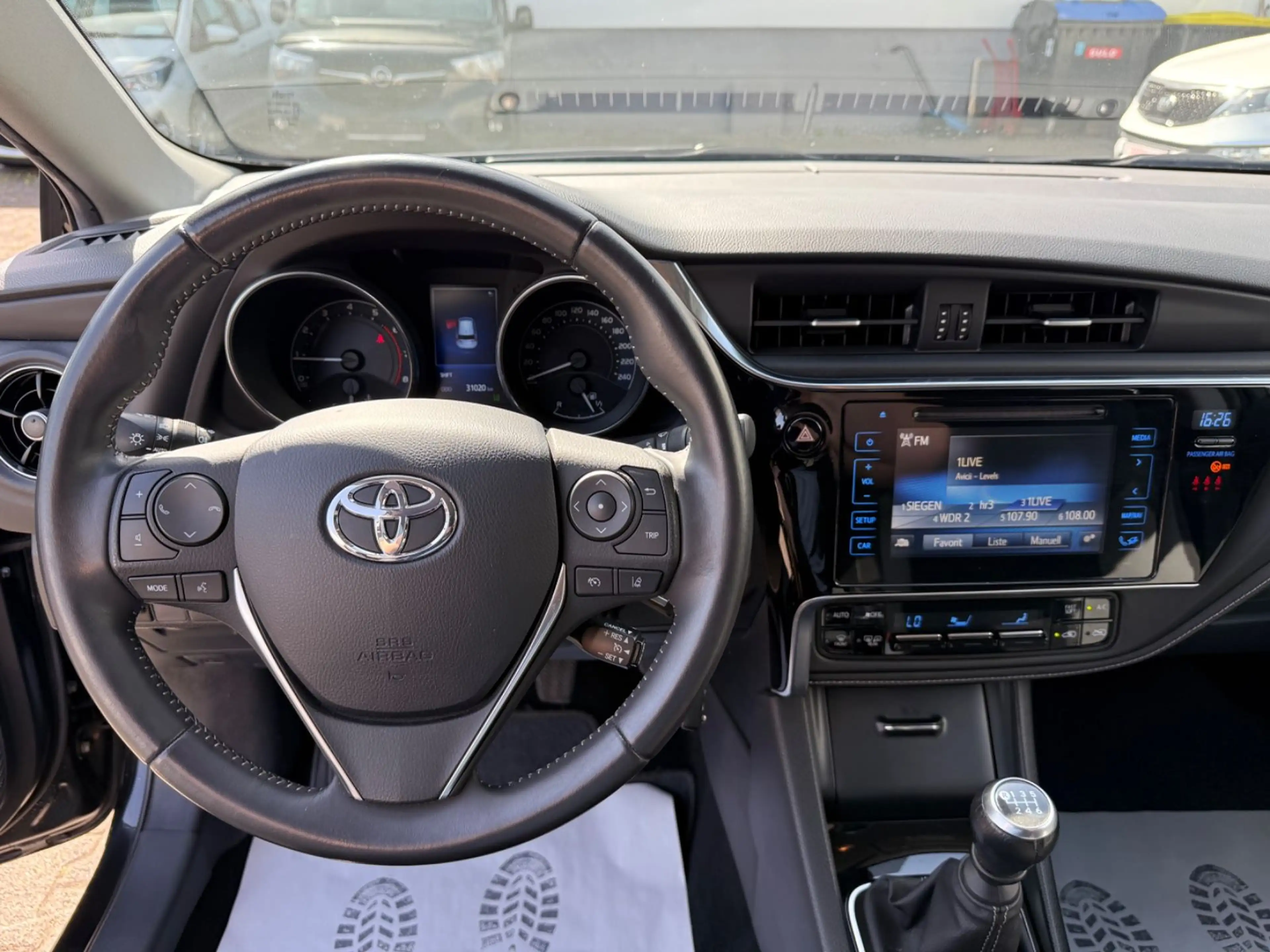 Toyota Auris Design Edition KAMERA/NAVI/KLIMA/SHZ/2HAND — photo 13
