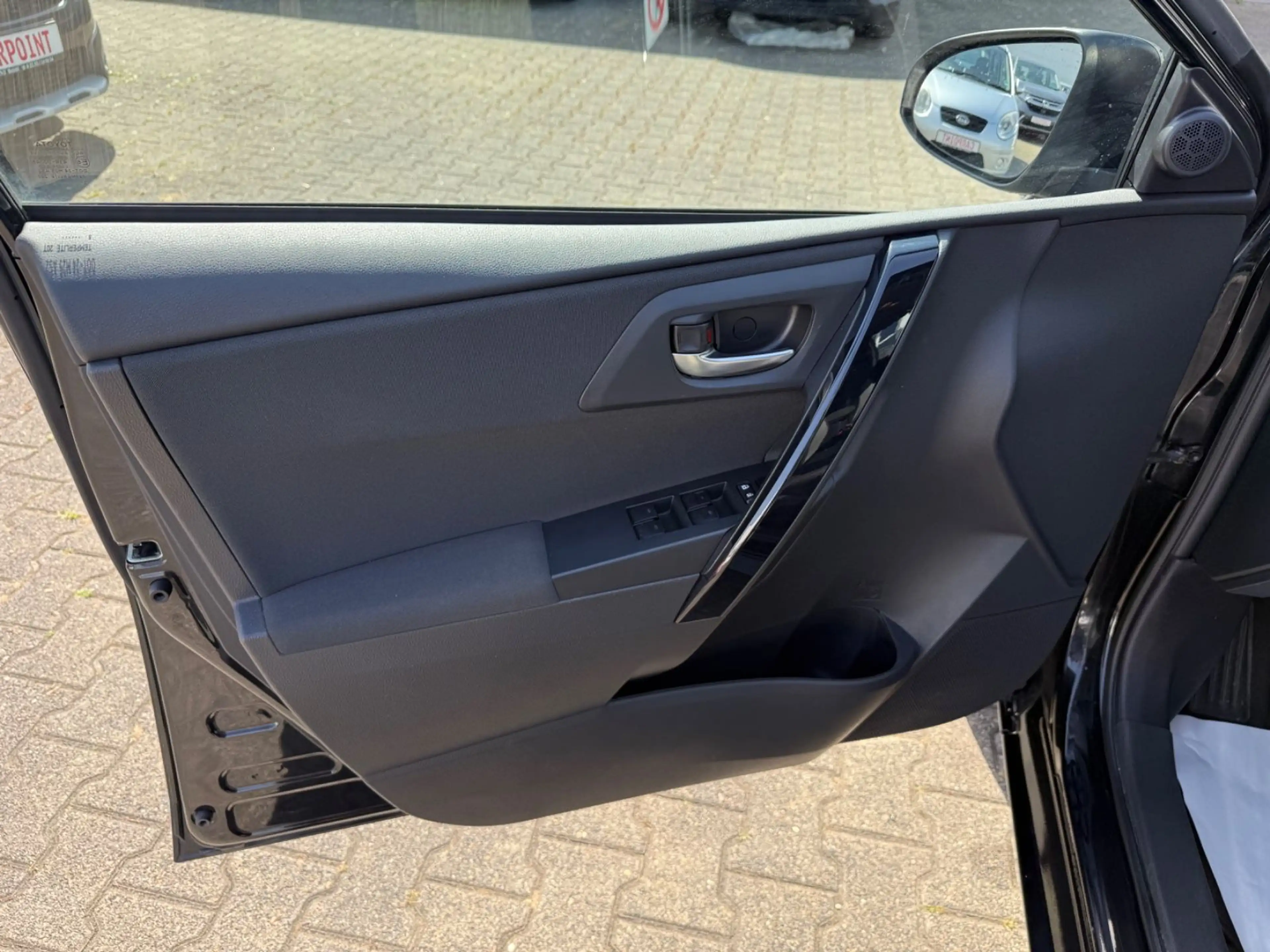 Toyota Auris Design Edition KAMERA/NAVI/KLIMA/SHZ/2HAND — photo 9