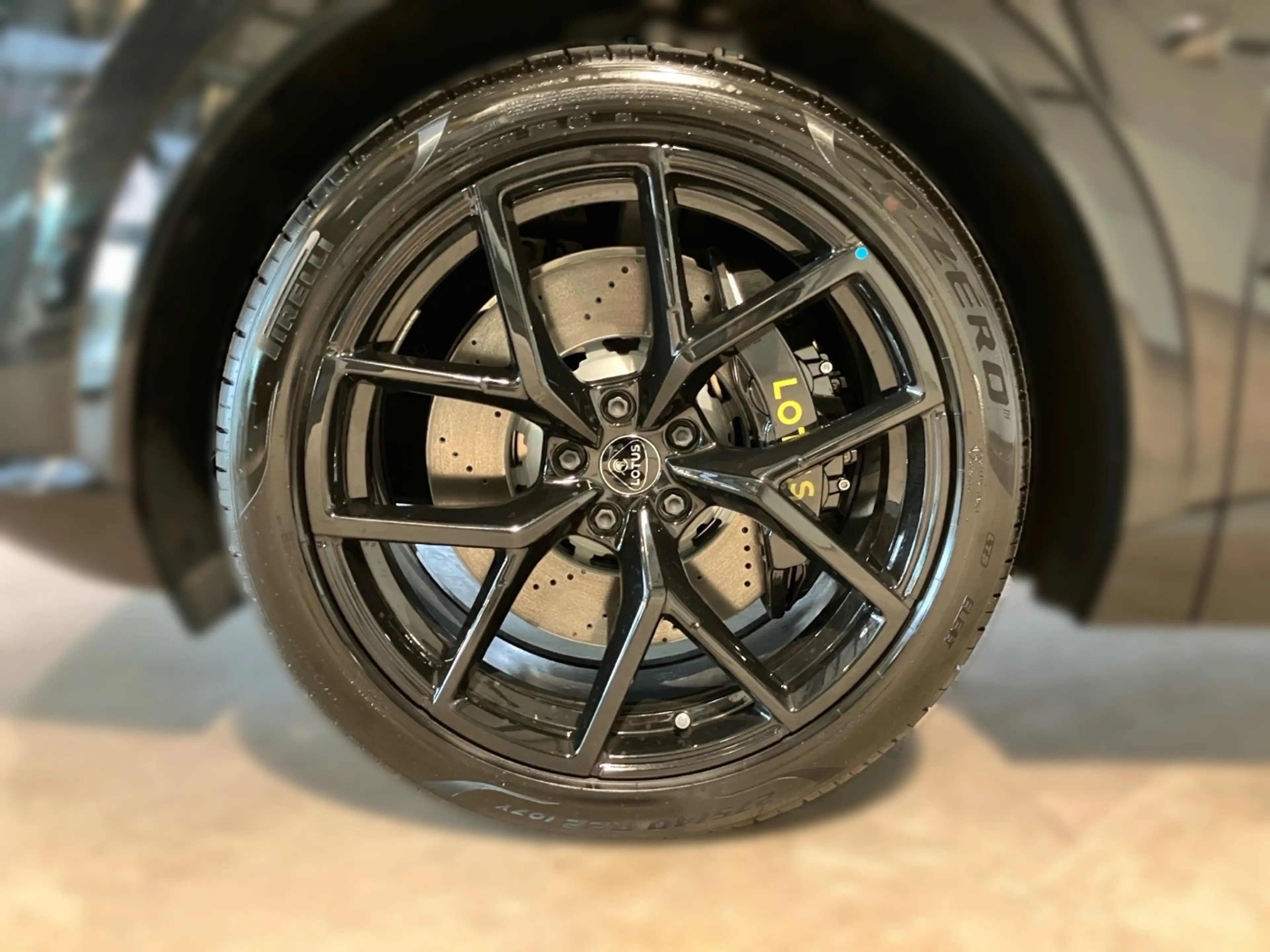 Lotus Eletre 600 GT SE HeadUp Panodach AHK Standheiz — photo 9