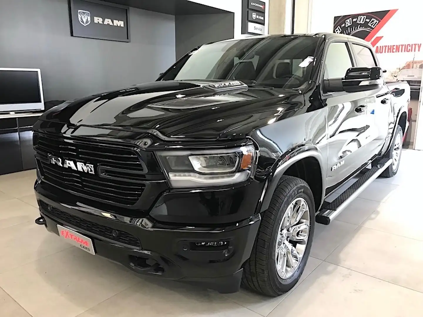 RAM 1500 LARAMIE SPORT 5.7L V8 HEMI NUOVO 6/2025 Zwart - 1