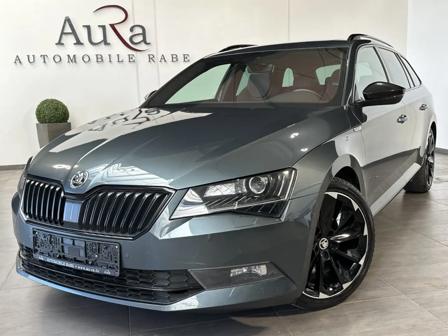 Skoda Superb Combi 2.0 TDI DSG Sportline XEN+PANO+ACC+V-COCK Grey - 1