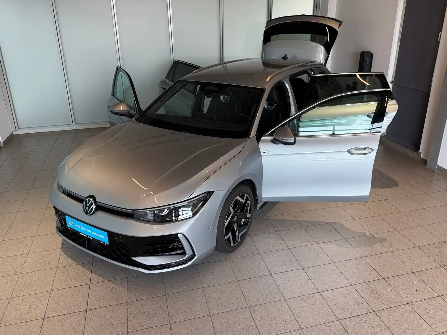 Volkswagen Passat Variant 2.0 TDI R-Line Zilver - 2