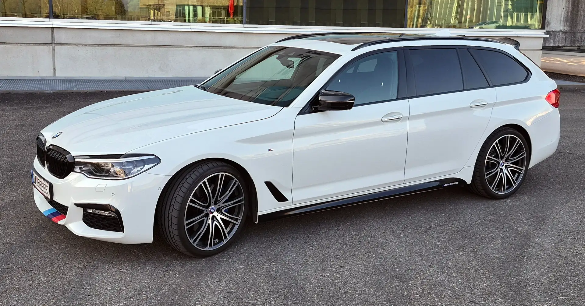 BMW 530 530d xDrive Touring Aut. Weiß - 1