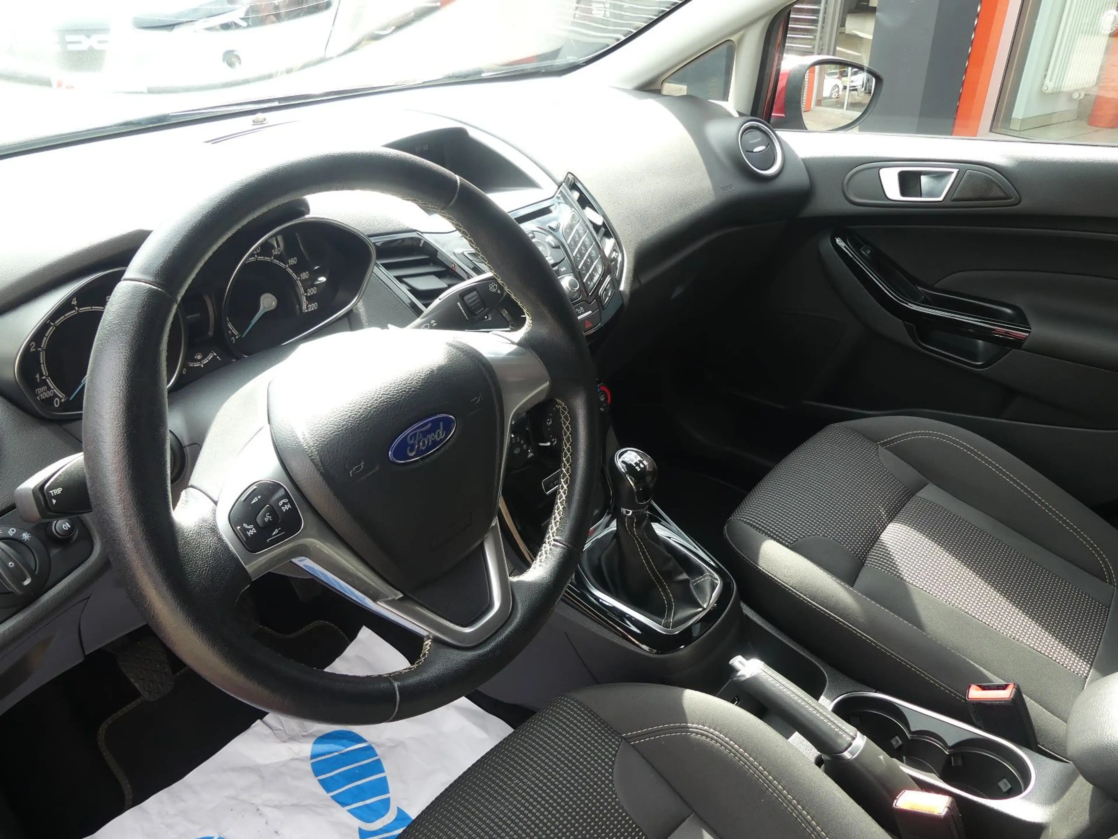 Ford Fiesta Titanium Tüv neu*SHZ*Klima*PDC*ab 199€ — photo 11