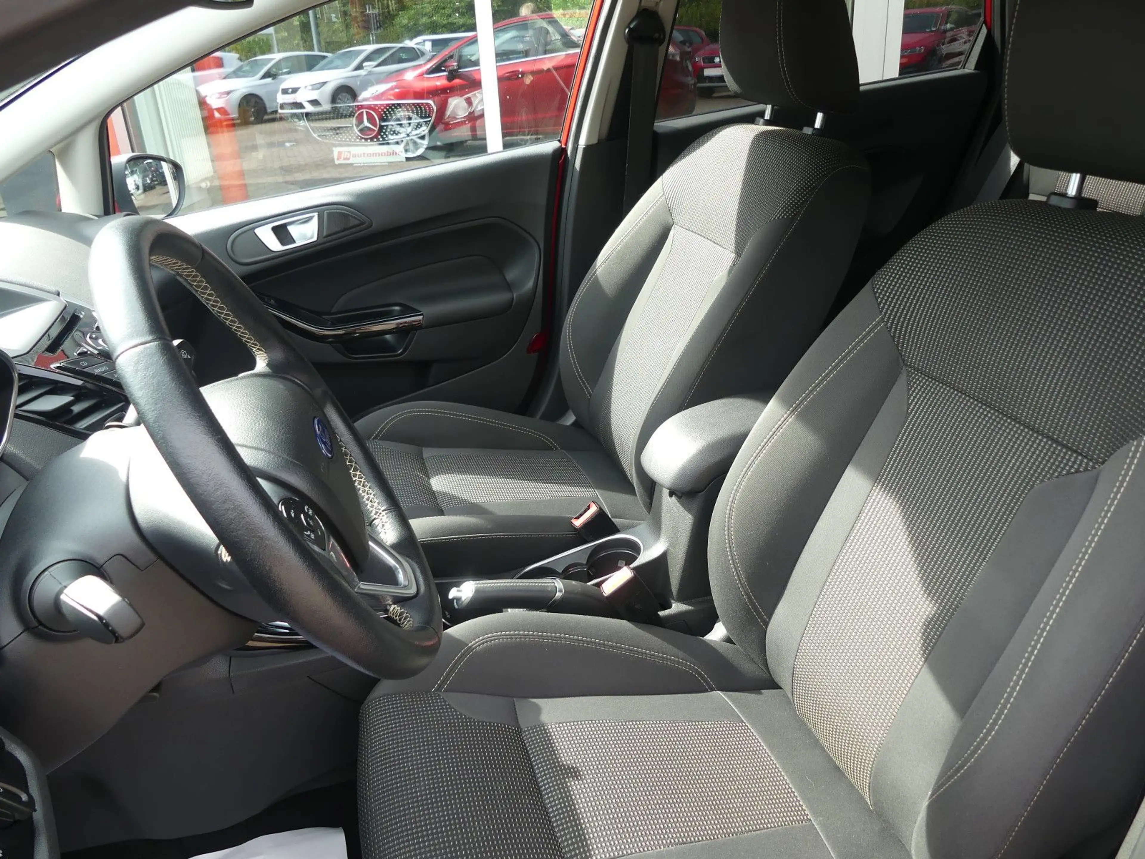 Ford Fiesta Titanium Tüv neu*SHZ*Klima*PDC*ab 199€ — photo 9