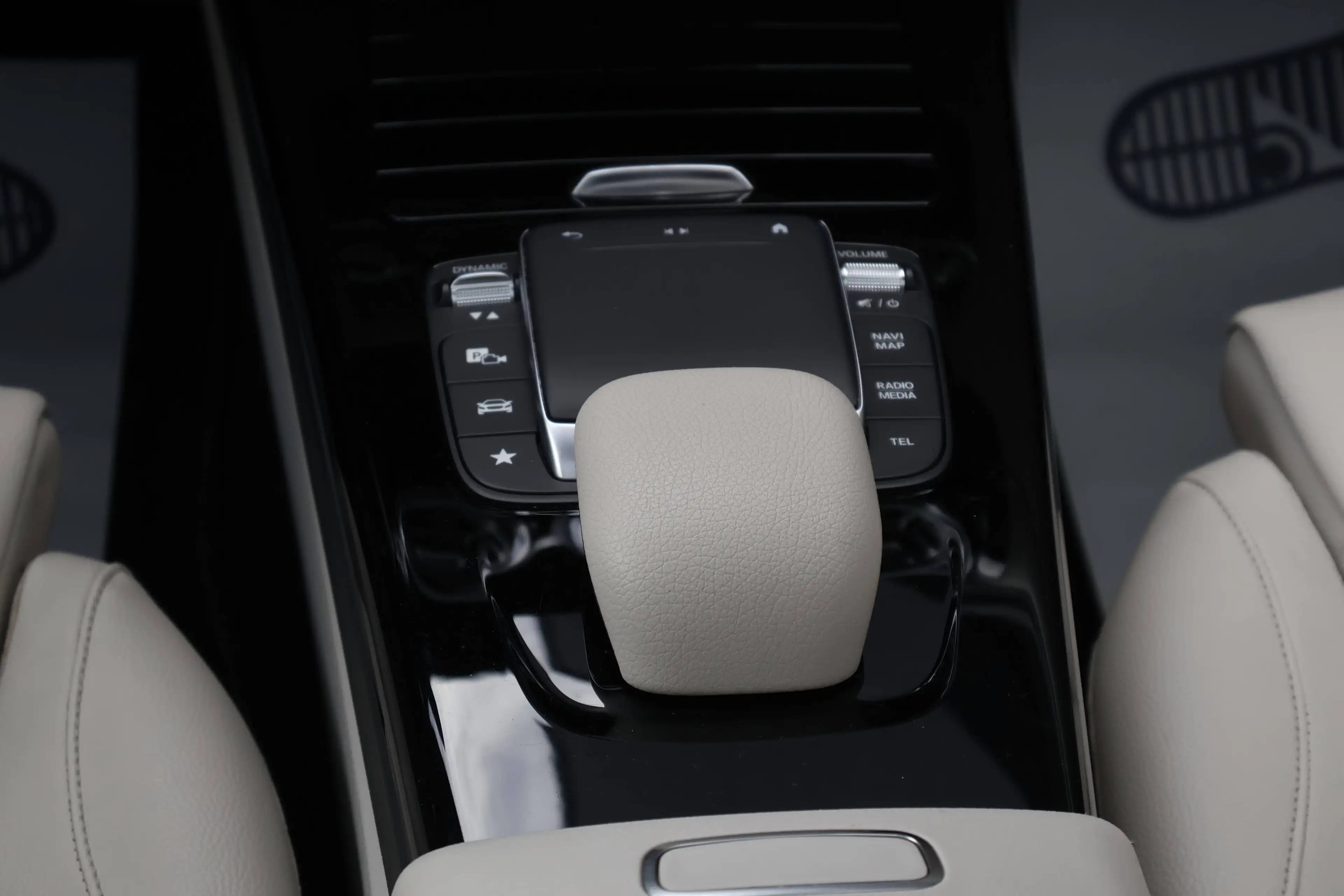 Mercedes-Benz CLA 180 d Business Pano Leder Memory Carplay Garantie* — photo 13