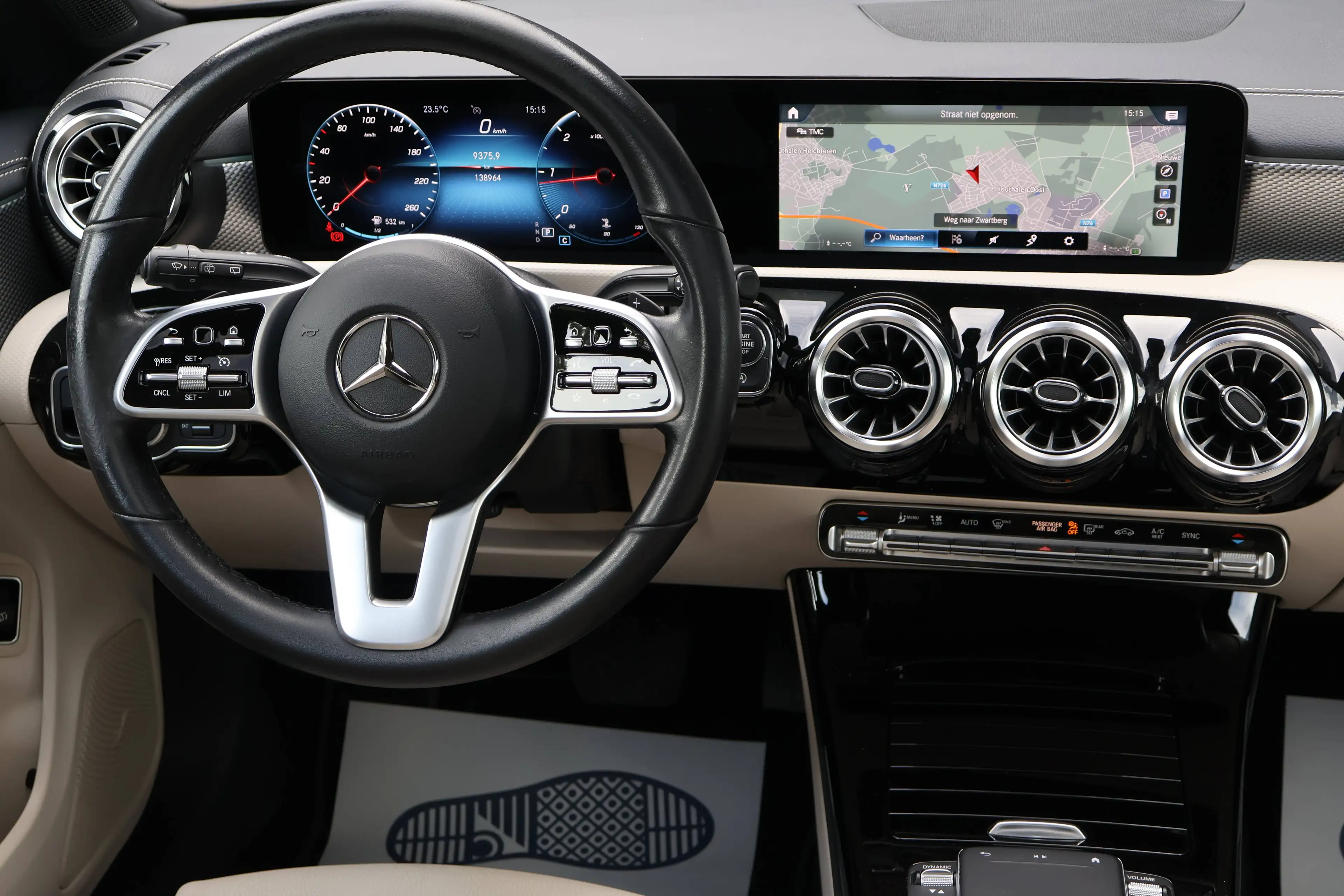 Mercedes-Benz CLA 180 d Business Pano Leder Memory Carplay Garantie* — photo 11