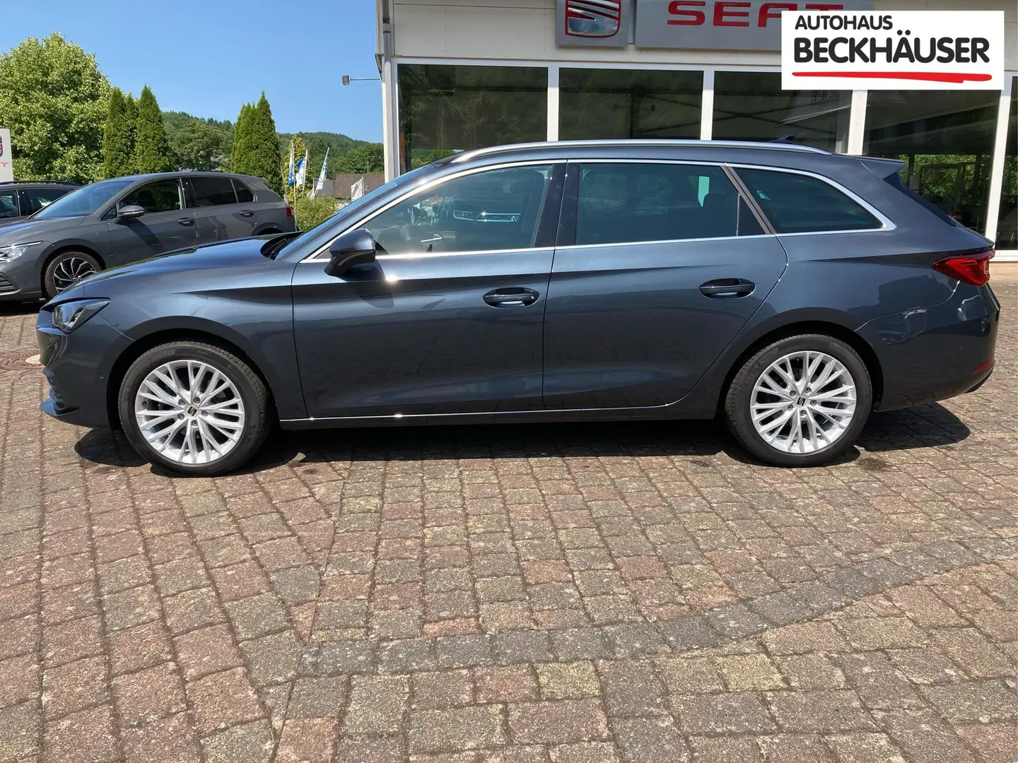 SEAT Leon Sportstourer Xcellence 1,5TSI - Navi, SHZ, PDC,... Grau - 2