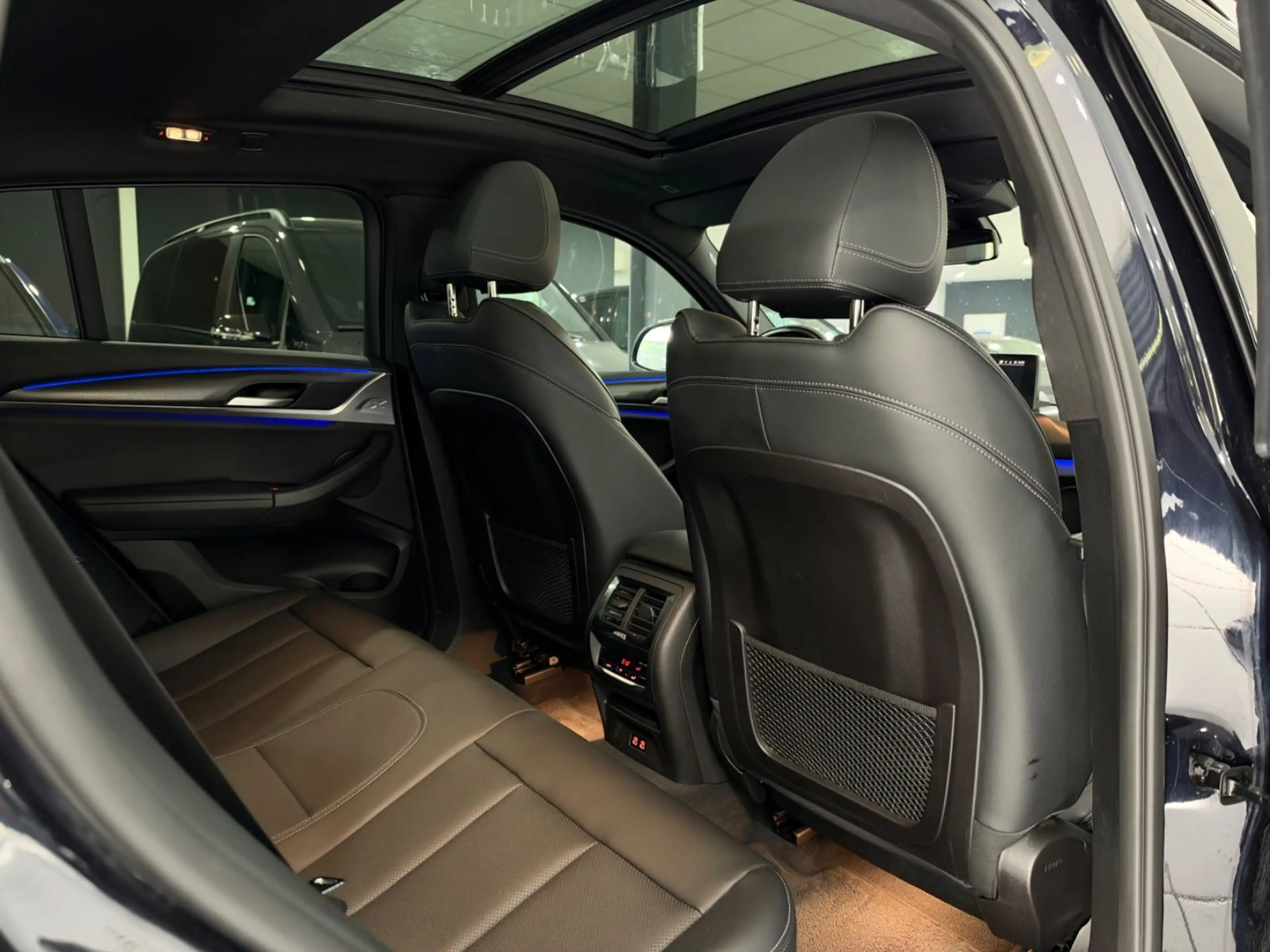 BMW X4 xDrive 20d*M-PAKET*PANO*ACC*AHK*KEYLESS*CARPL — photo 9
