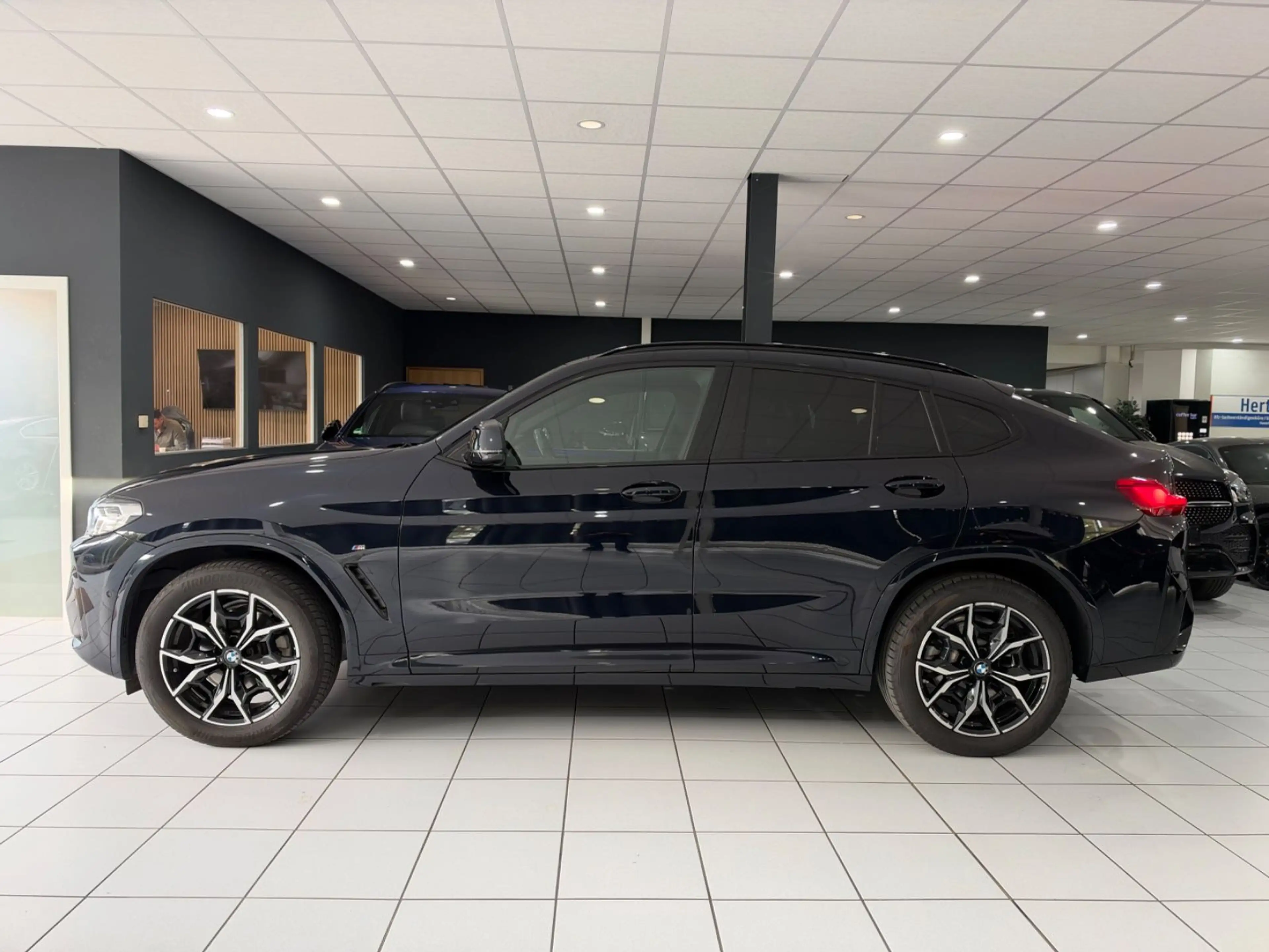 BMW X4 xDrive 20d*M-PAKET*PANO*ACC*AHK*KEYLESS*CARPL — photo 2