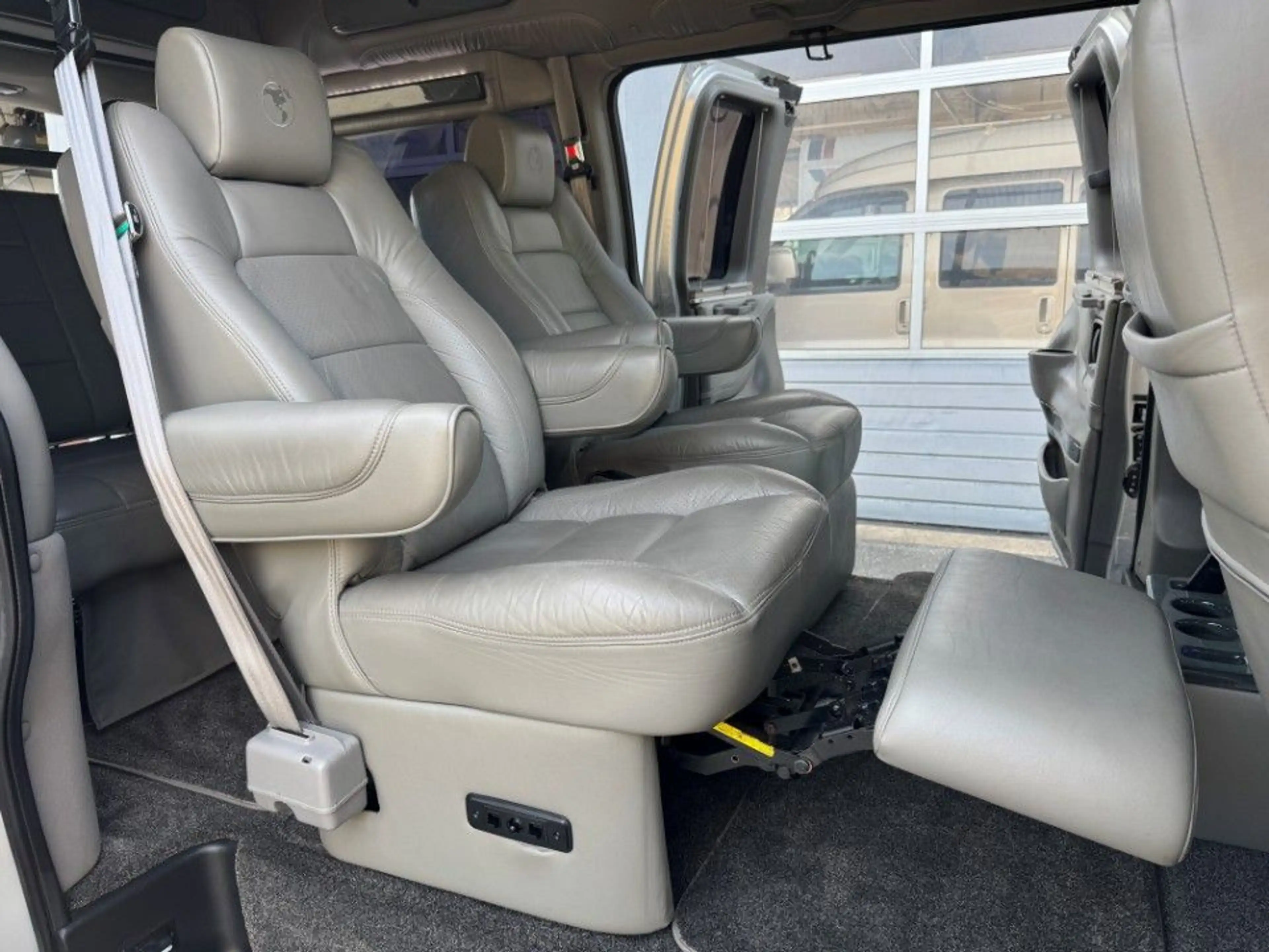 Chevrolet Express Chevy Van Explorer Ltd. ALLRAD Stabitrac — photo 13