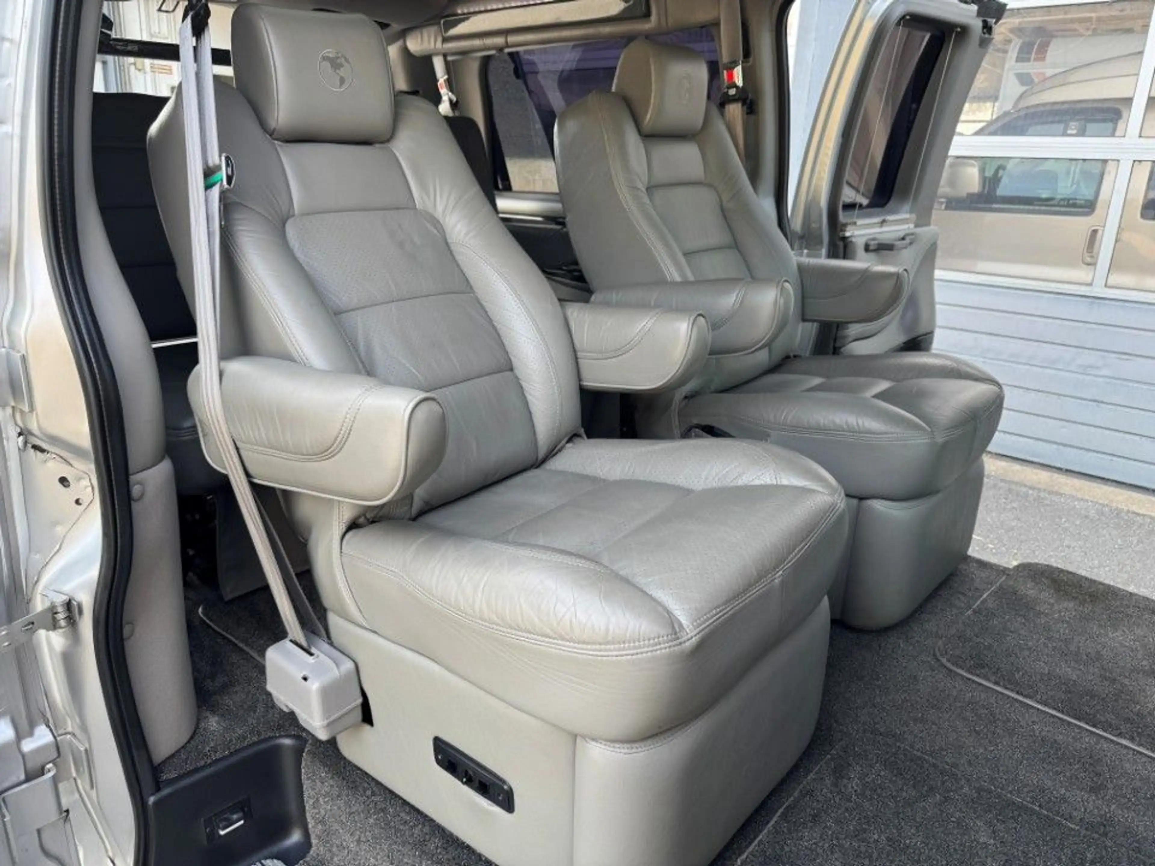 Chevrolet Express Chevy Van Explorer Ltd. ALLRAD Stabitrac — photo 12