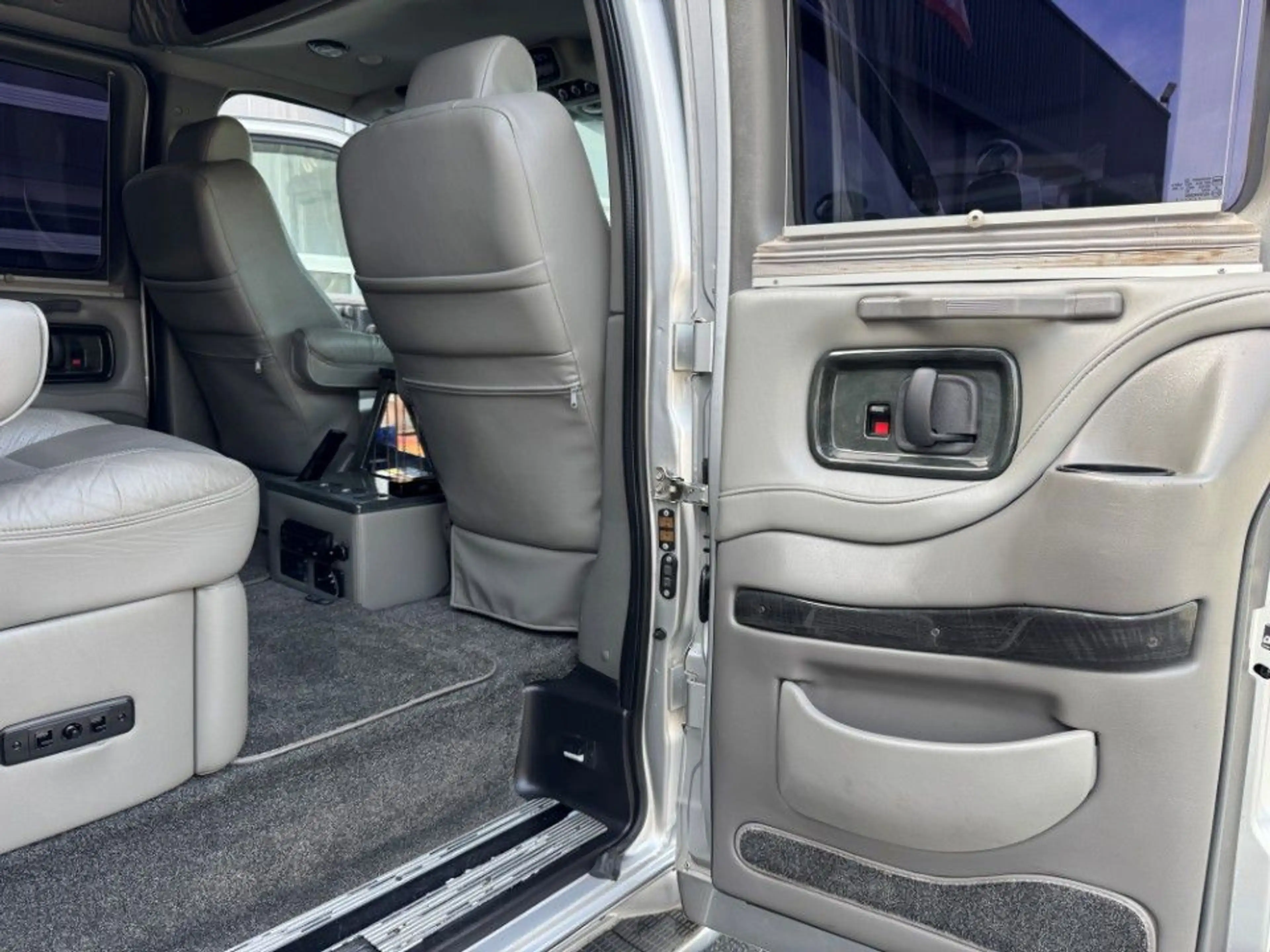 Chevrolet Express Chevy Van Explorer Ltd. ALLRAD Stabitrac — photo 11