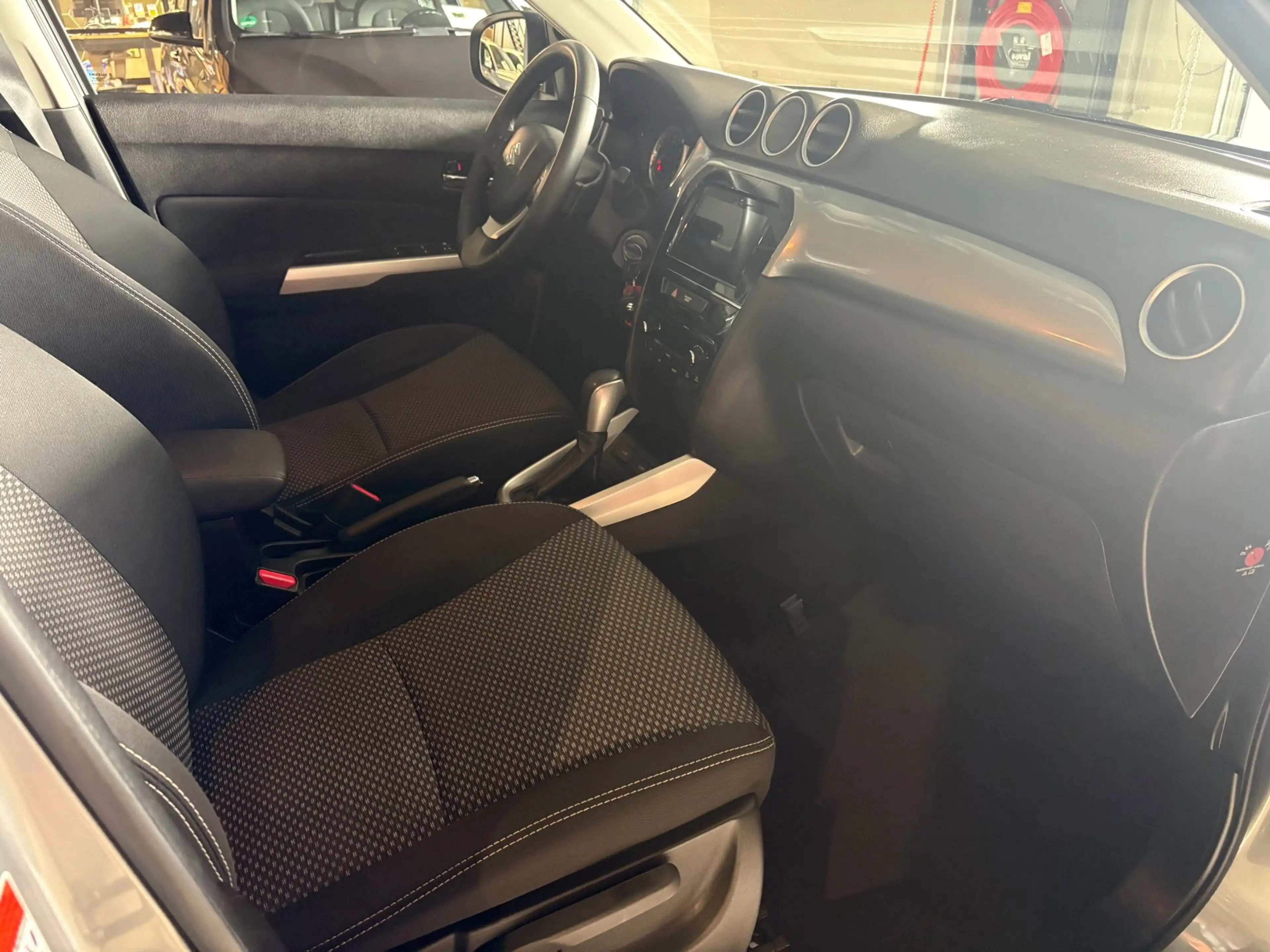 Suzuki Vitara 1.6 Exclusive — photo 7