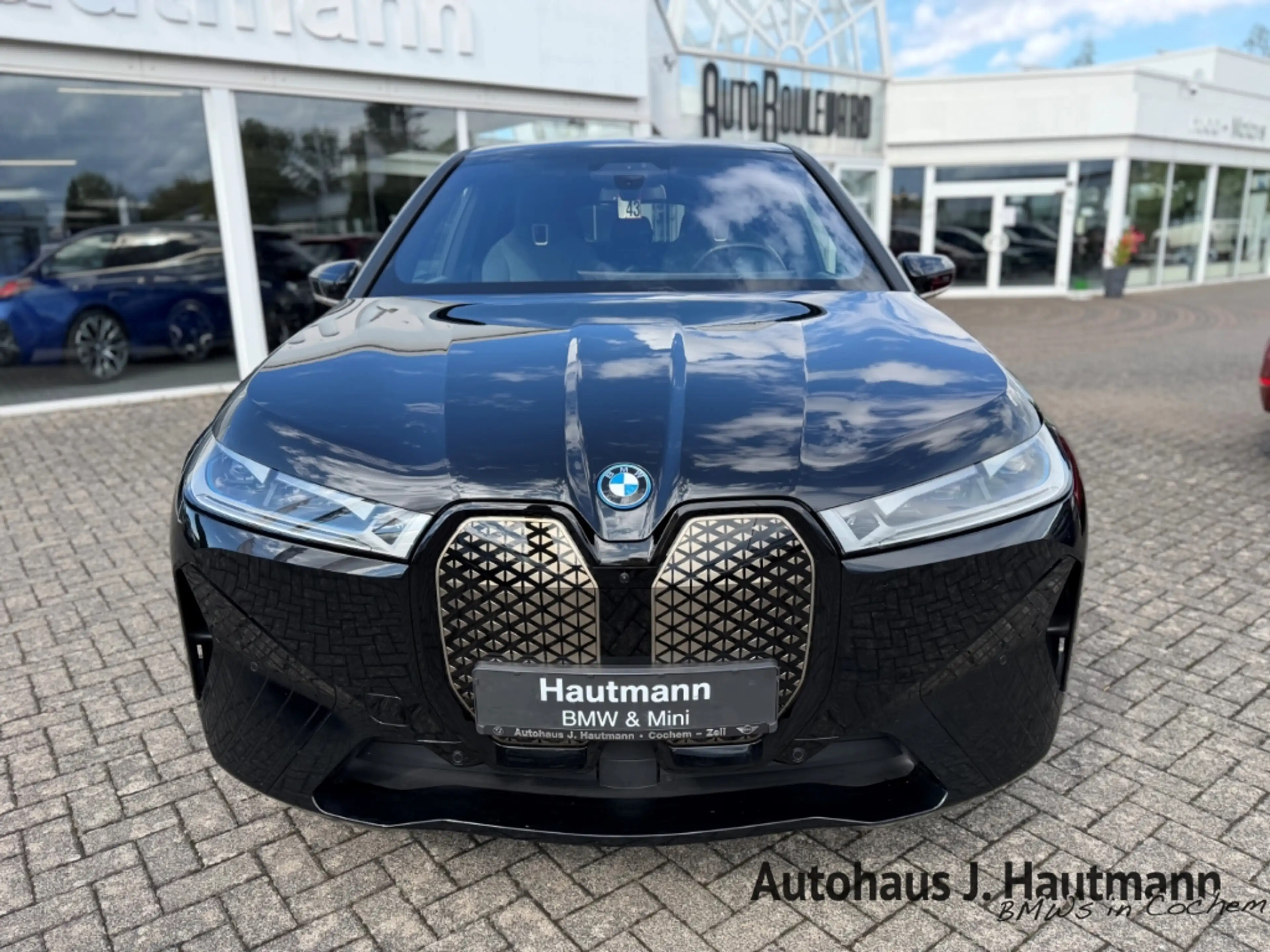 BMW iX xDrive 50 +NP:136.580€+AHK+LUFTF.+PANO+B&W+ — photo 3