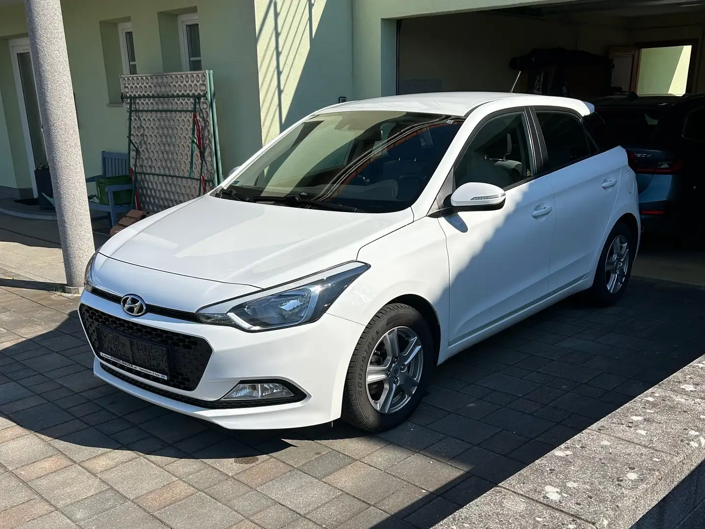 Hyundai i20 i20 1,25 Life Go Life Go Weiß - 1