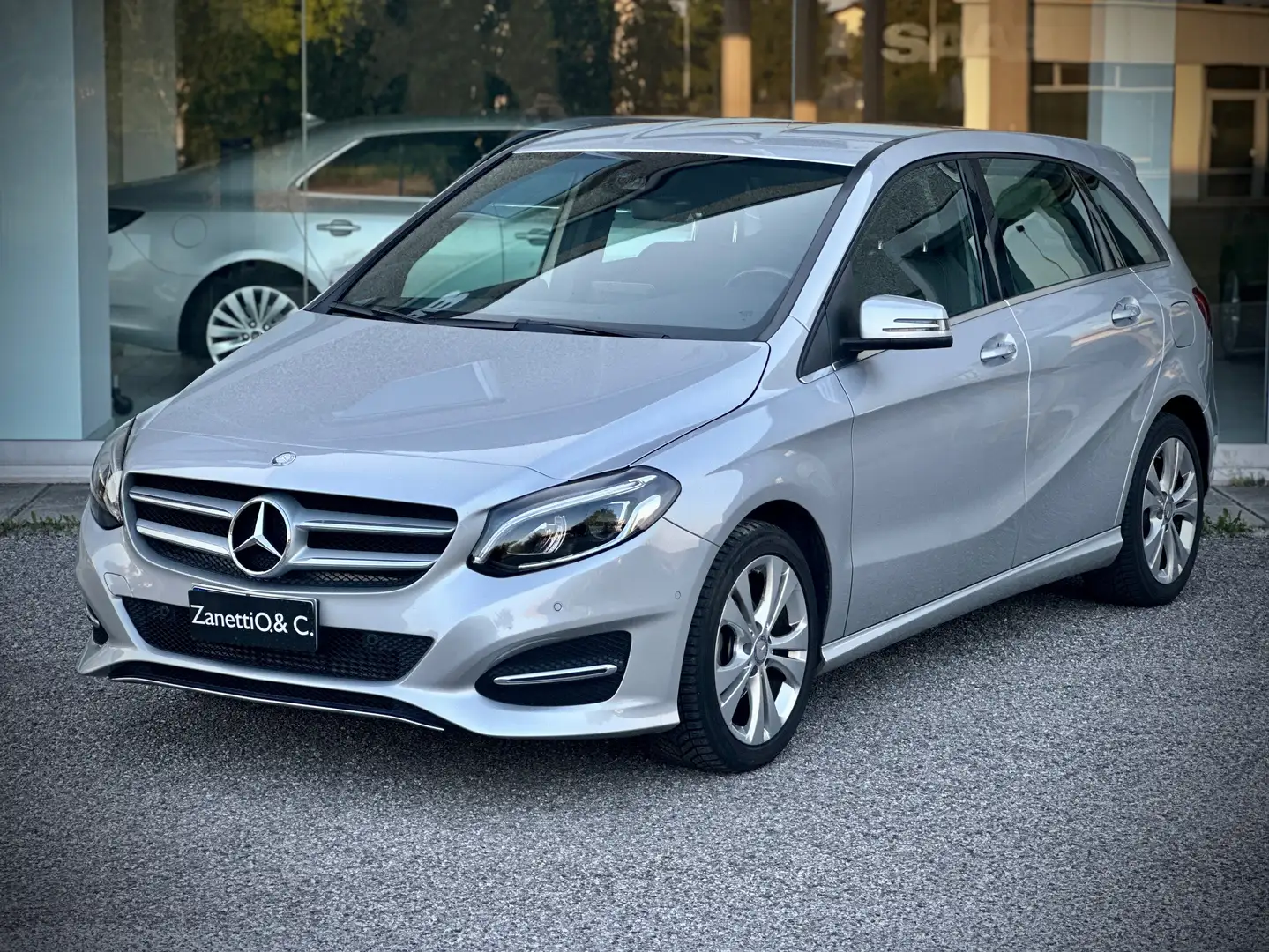 Mercedes-Benz B 180 Classe B - T246 d (cdi) Business Plateado - 2