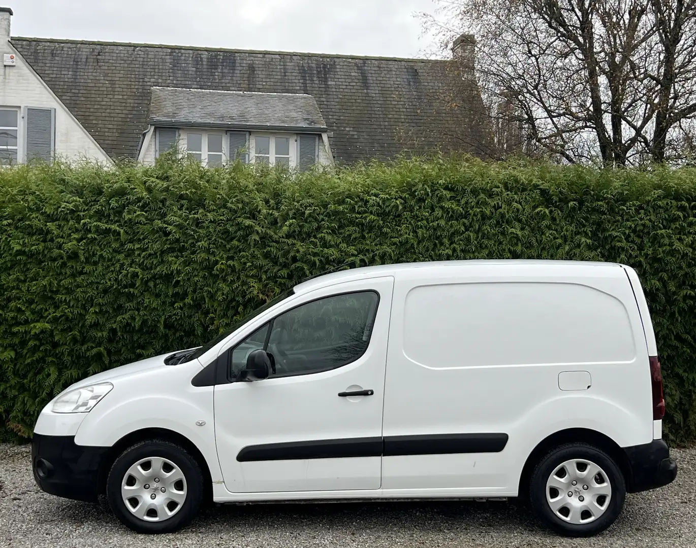 Peugeot Partner 1.6 HDi 90CV Euro 5b - Utilitaire - Airco -TVAC !! Blanc - 2