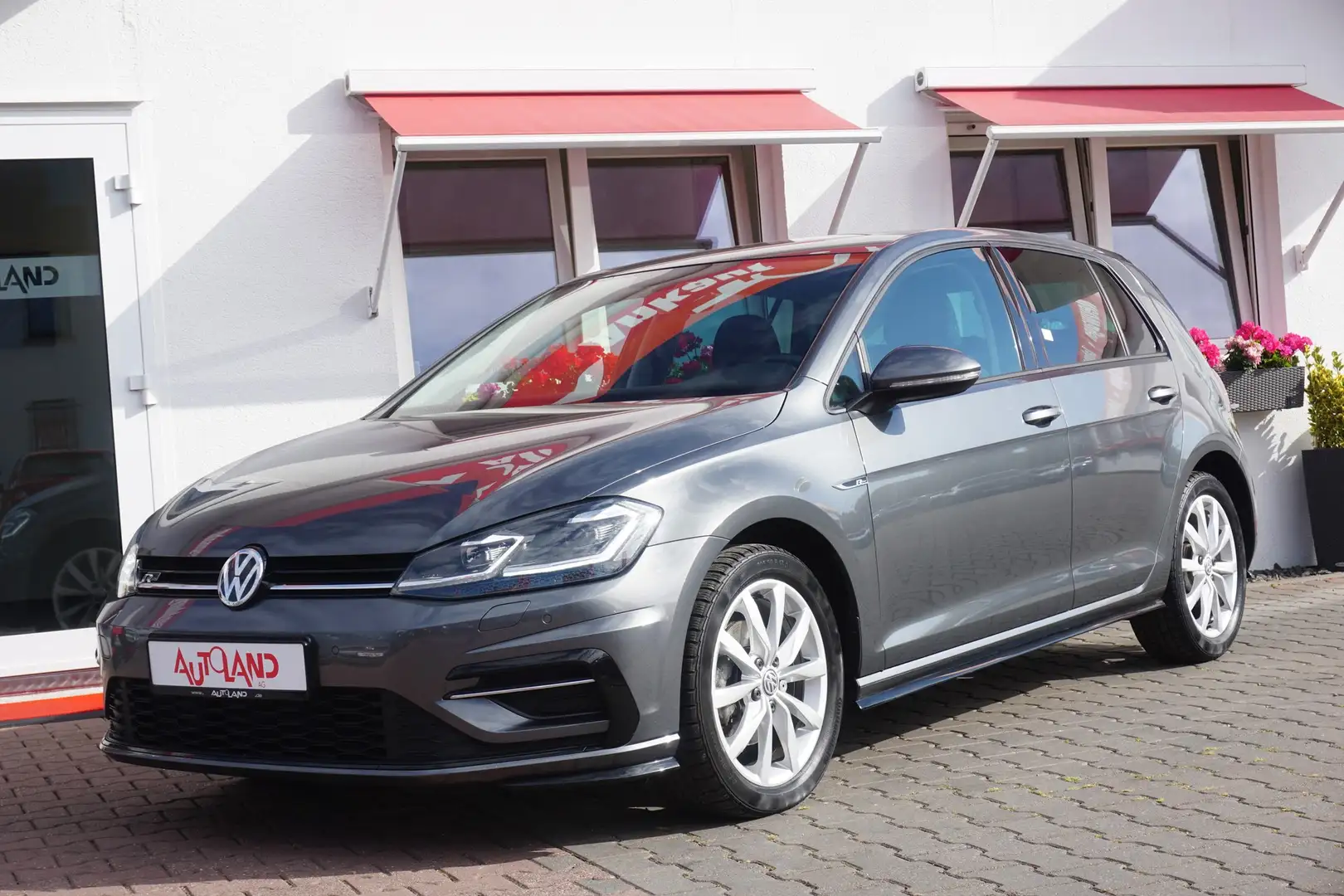 Volkswagen Golf VII 1.5 TSI Highline R-Line LED Navi PDC Šedá - 2