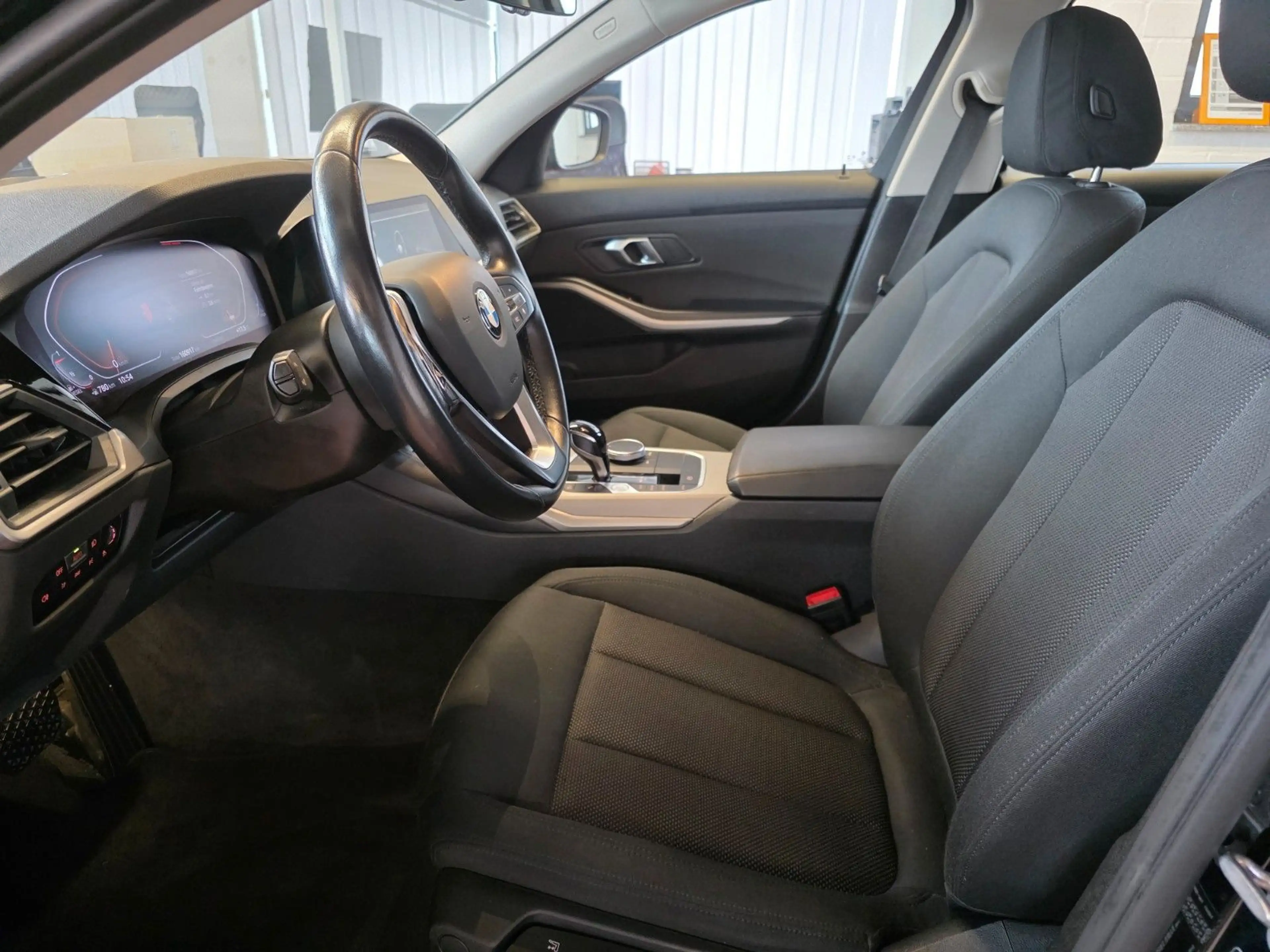 BMW 318 d+Advantage+Volldigitales Cockpit+Rückfahrkam — photo 13
