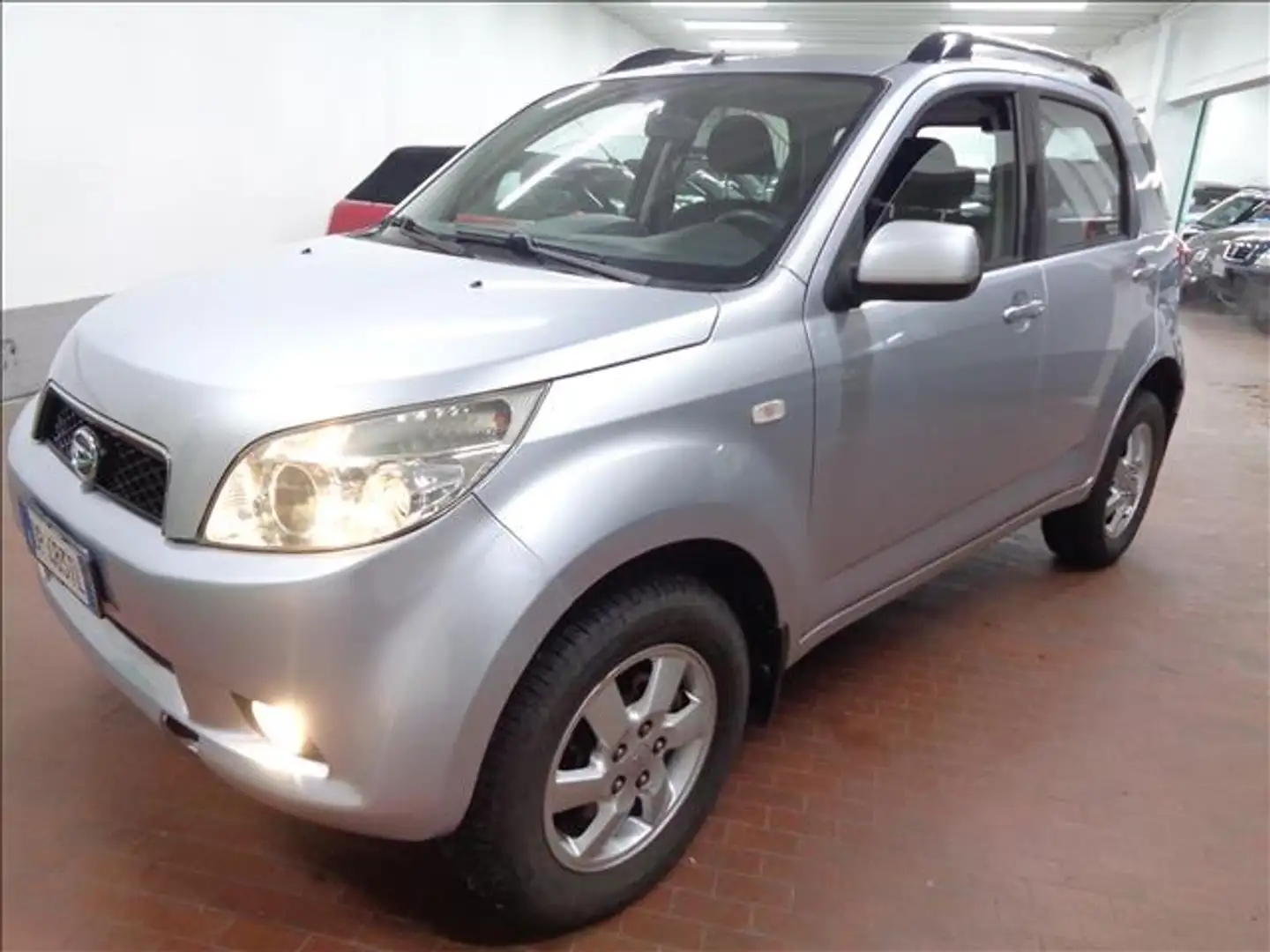Daihatsu Terios 1.5 TOP 4WD 105 CV Silber - 2