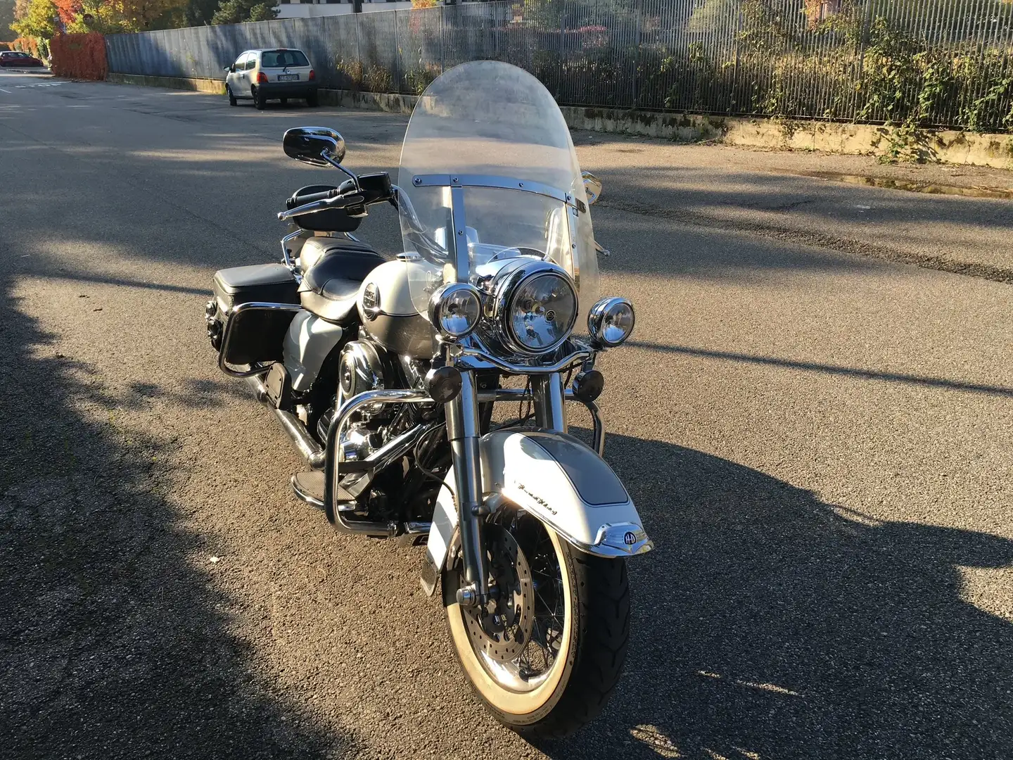 Harley-Davidson Road King GSAAKO Alb - 2