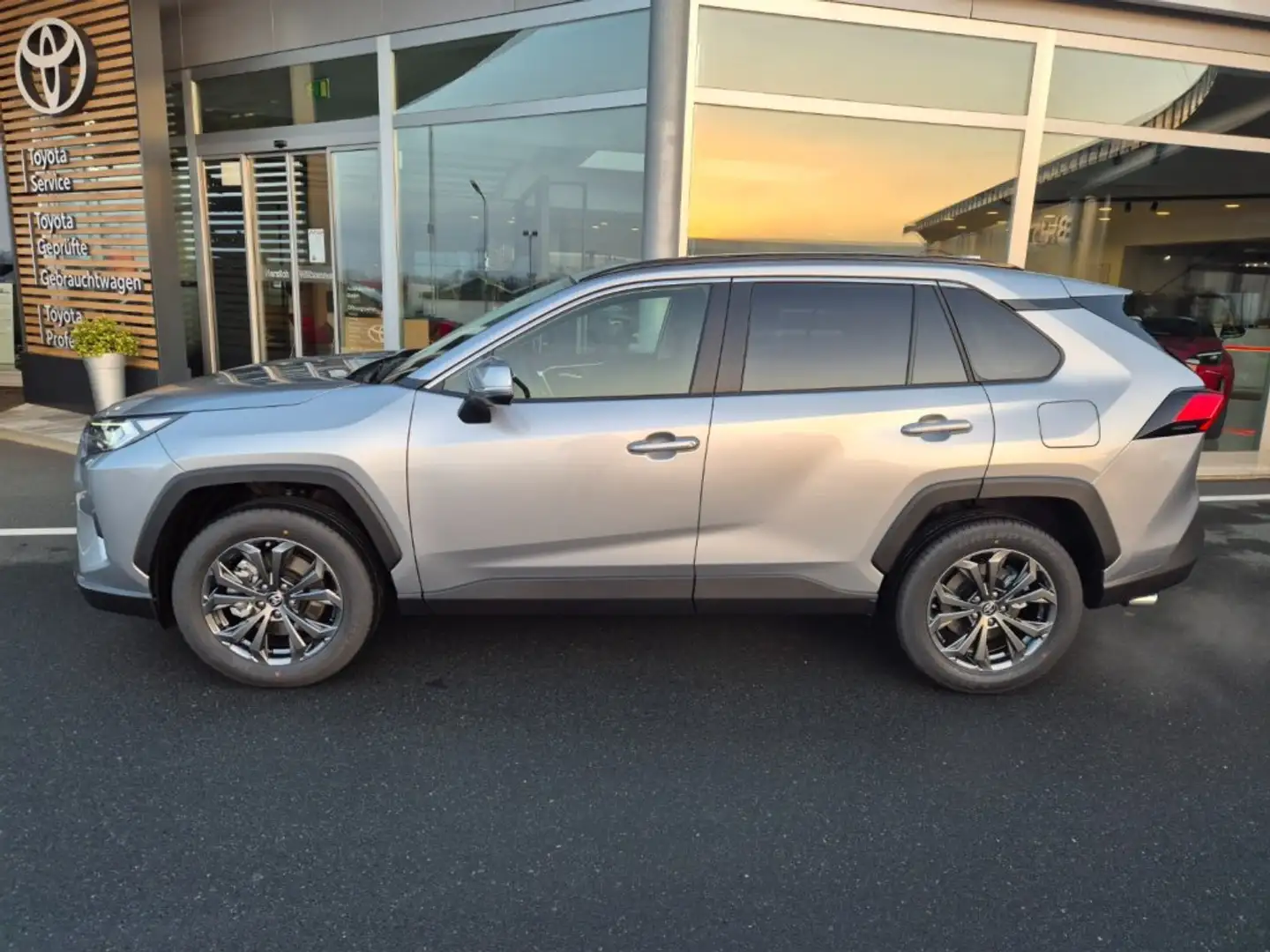 Toyota RAV 4 Active Drive 2,5, 222 PS 4x4 Hybrid Silber - 2