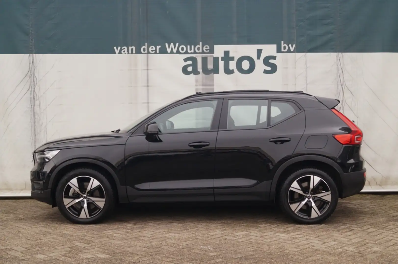 Volvo XC40 Recharge P8 AWD R-Design -SOH90%-PANO-NAVI-ECC- Schwarz - 1