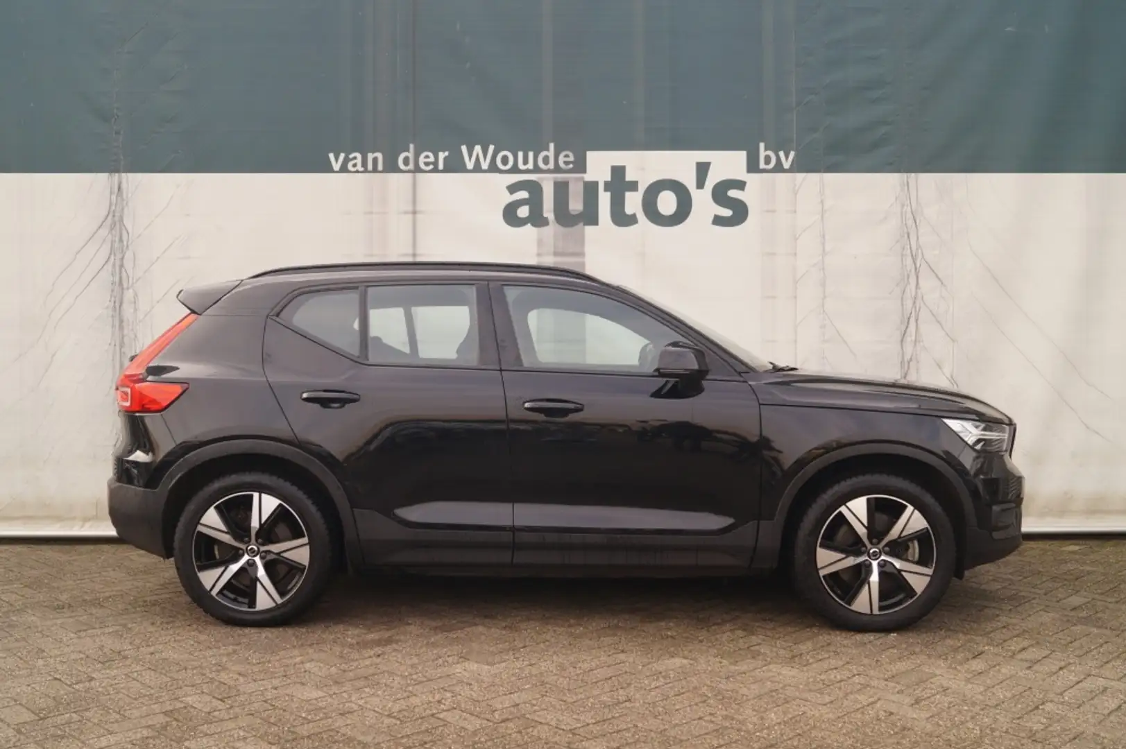 Volvo XC40 Recharge P8 AWD R-Design -SOH90%-PANO-NAVI-ECC- Schwarz - 2