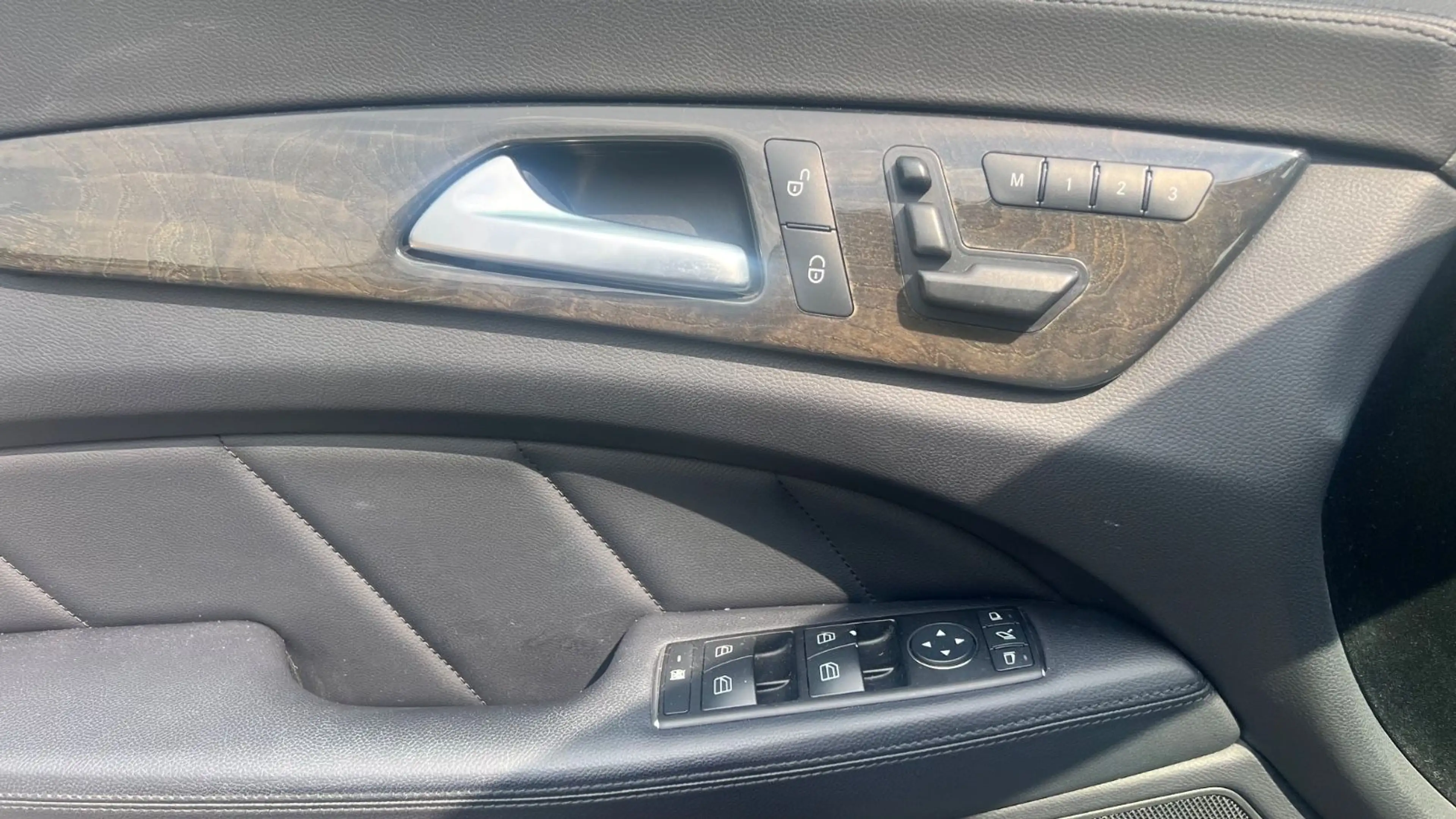 Mercedes-Benz CLS 350 /Navi/Xenon/SHZ/GSSD/PDC — photo 9