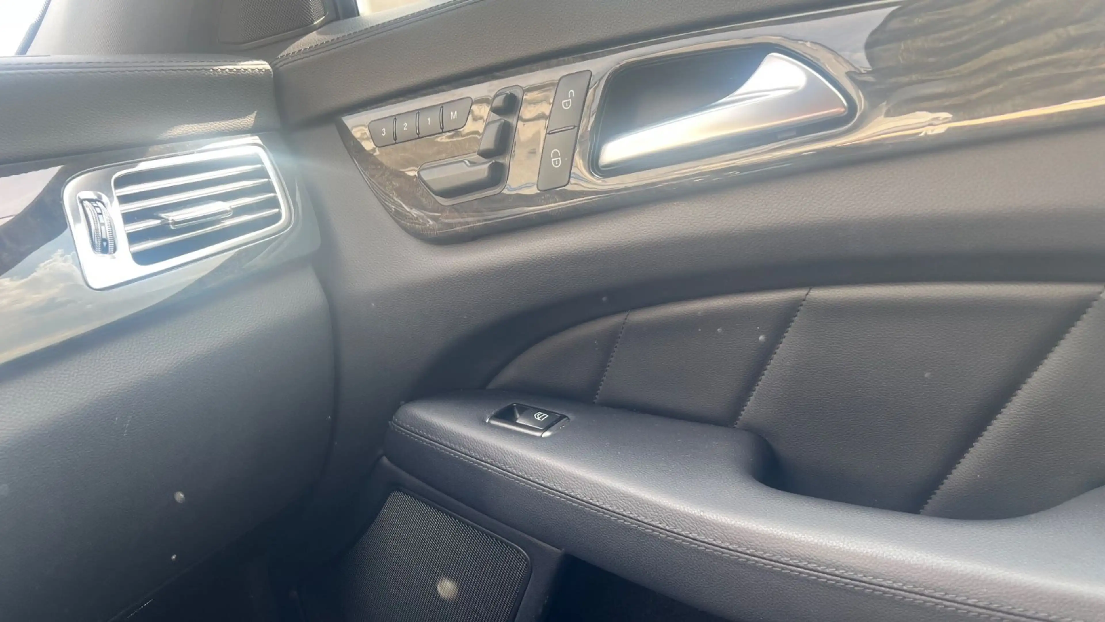 Mercedes-Benz CLS 350 /Navi/Xenon/SHZ/GSSD/PDC — photo 10