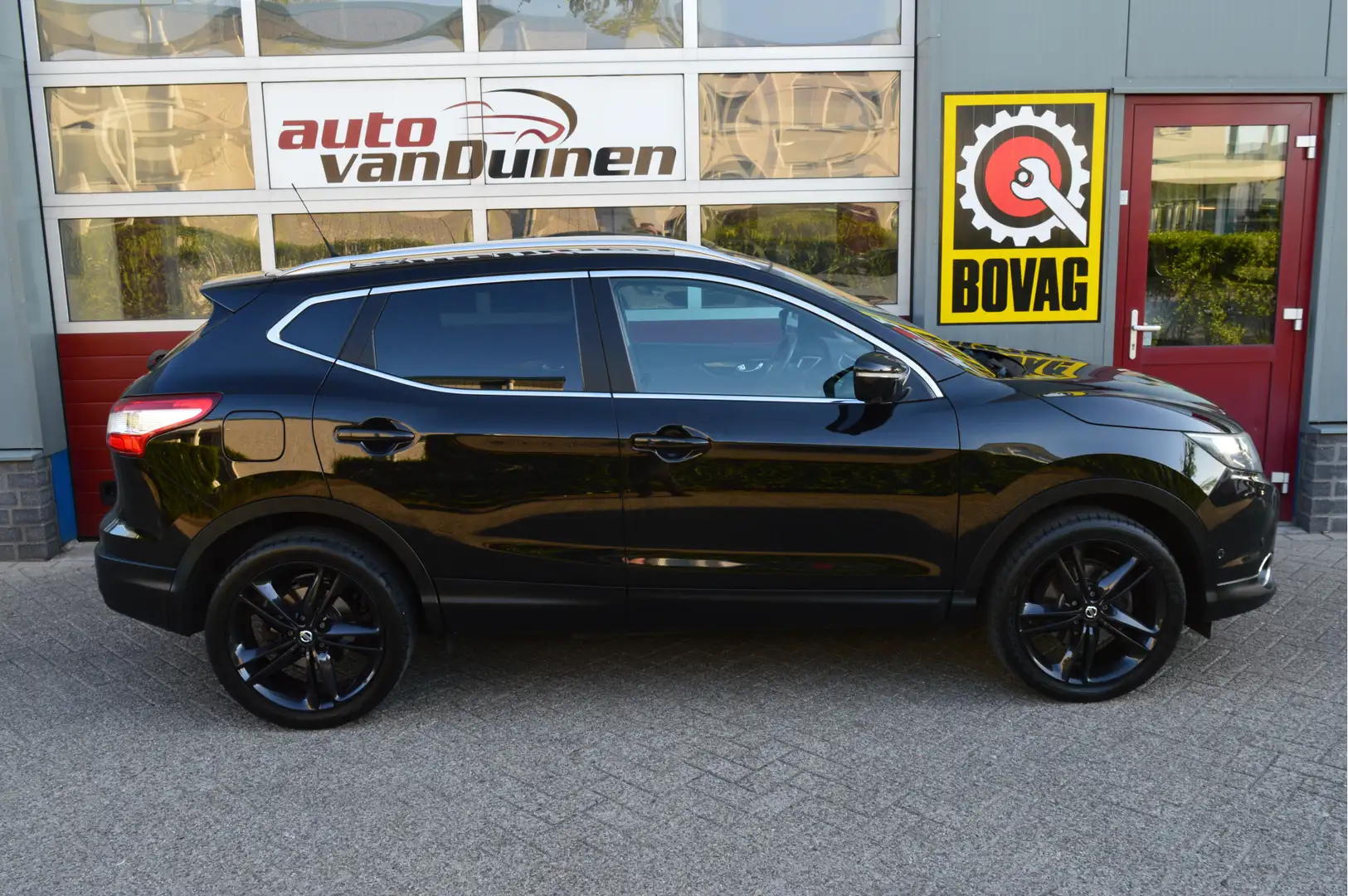 Nissan Qashqai 1.2 Tekna O.a: Panodak, 19 Inch L.M., Trekhaak, Na Noir - 2