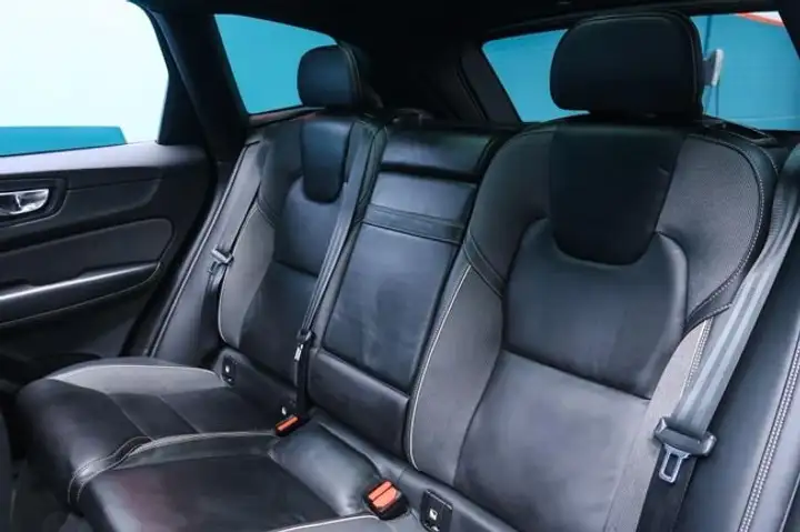 Volvo XC60 2021, foto 8
