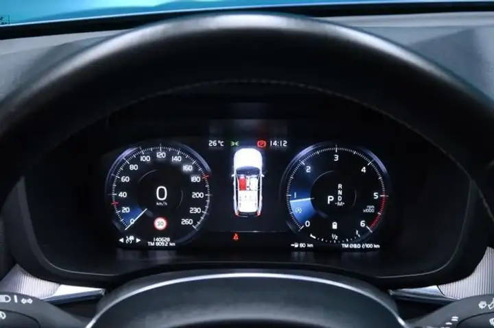 Volvo XC60 2021, foto 35