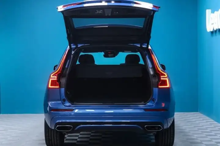 Volvo XC60 2021, foto 19